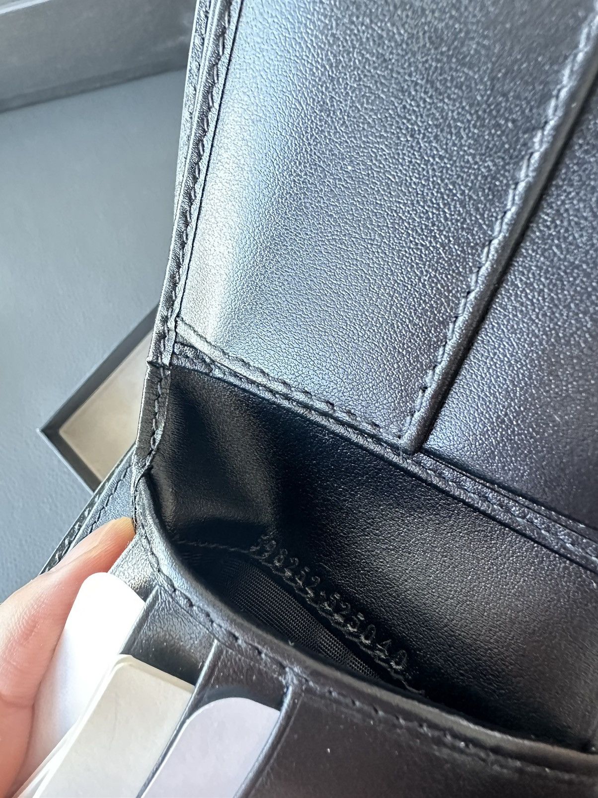 Gucci Runway Limited Edition Brand New Gucci Logo Leather Wallet Size ONE SIZE - 7 Thumbnail