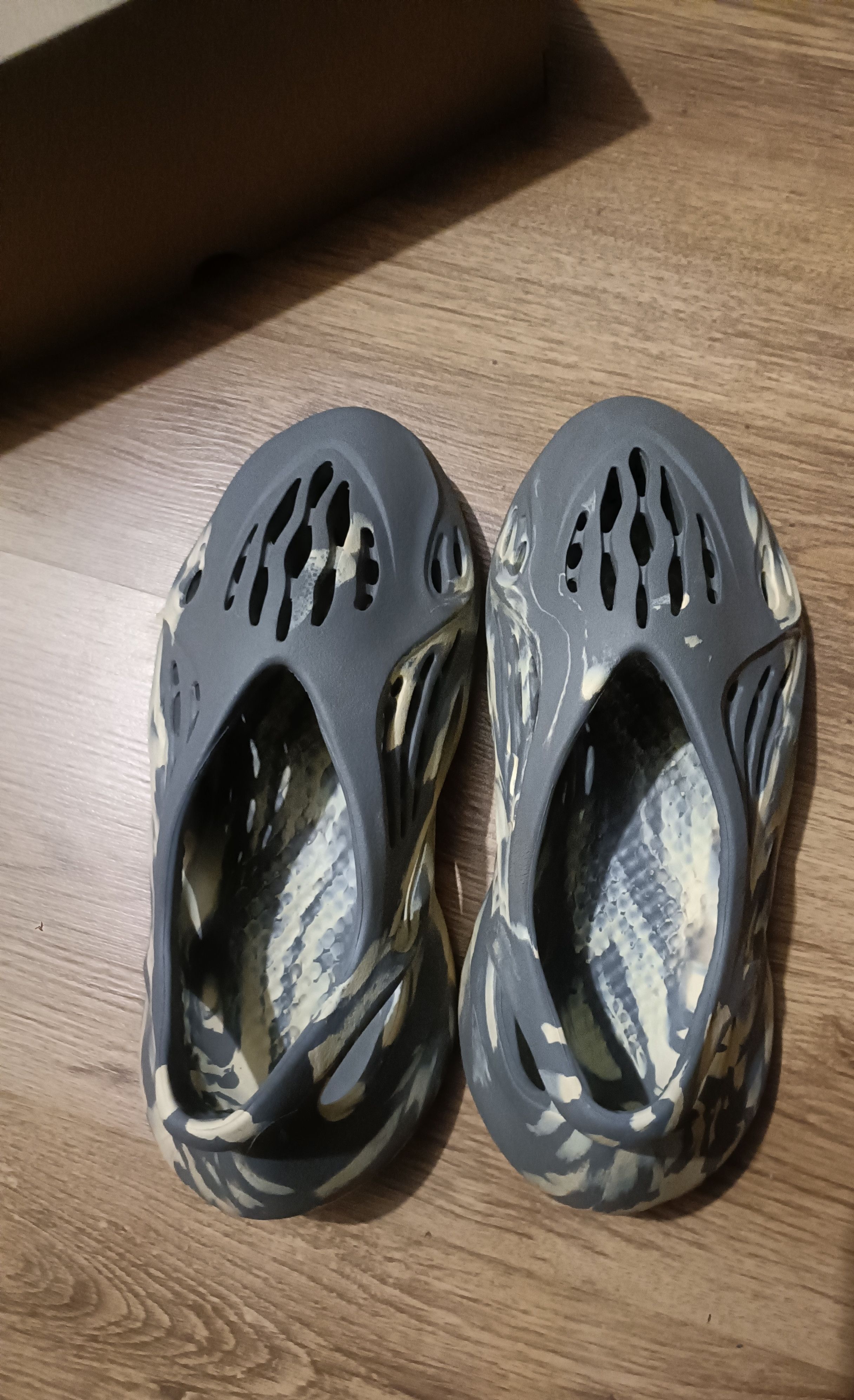 adidas foam runner moon