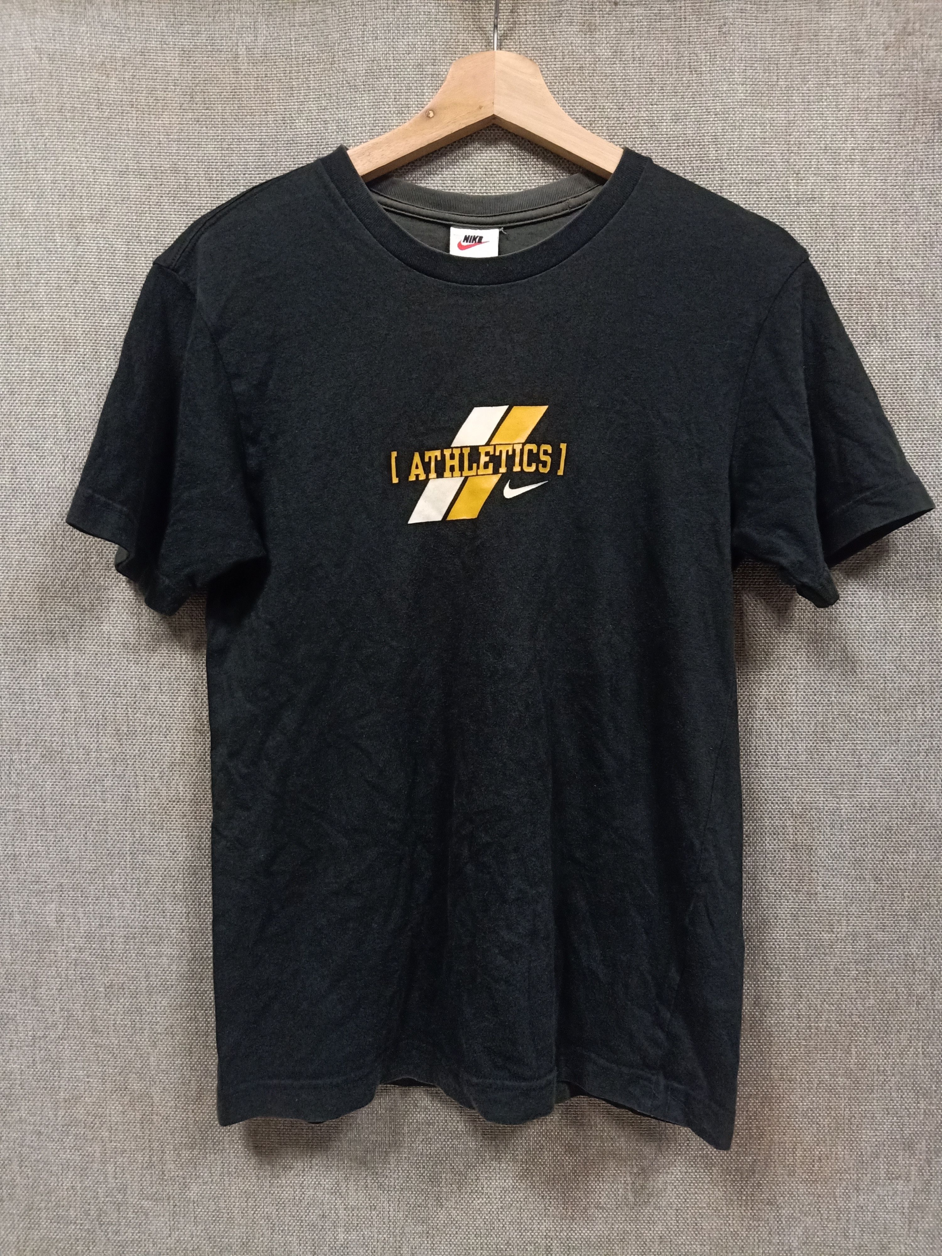Vintage 90s t shirt nike athletics