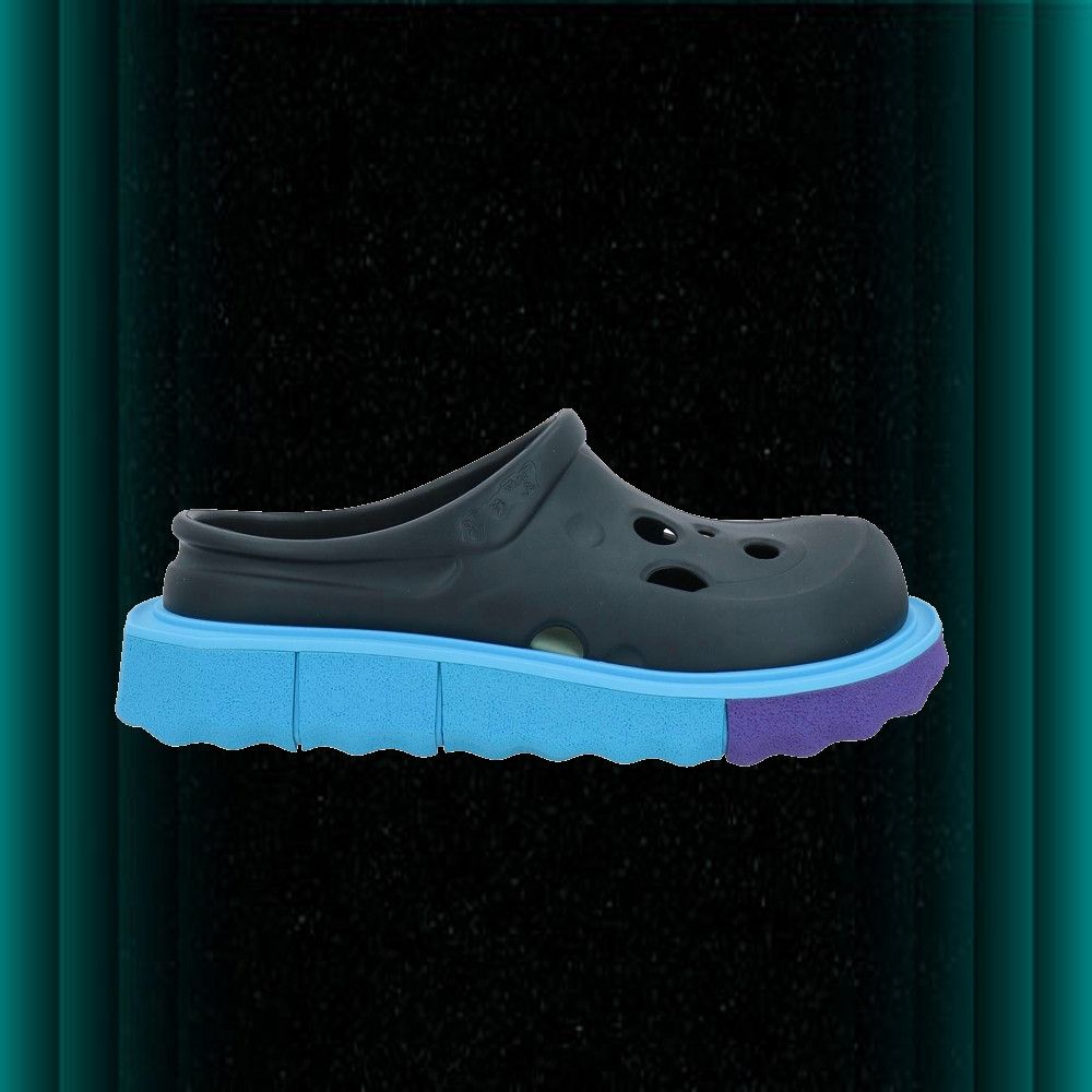 Mules and clogs in Black