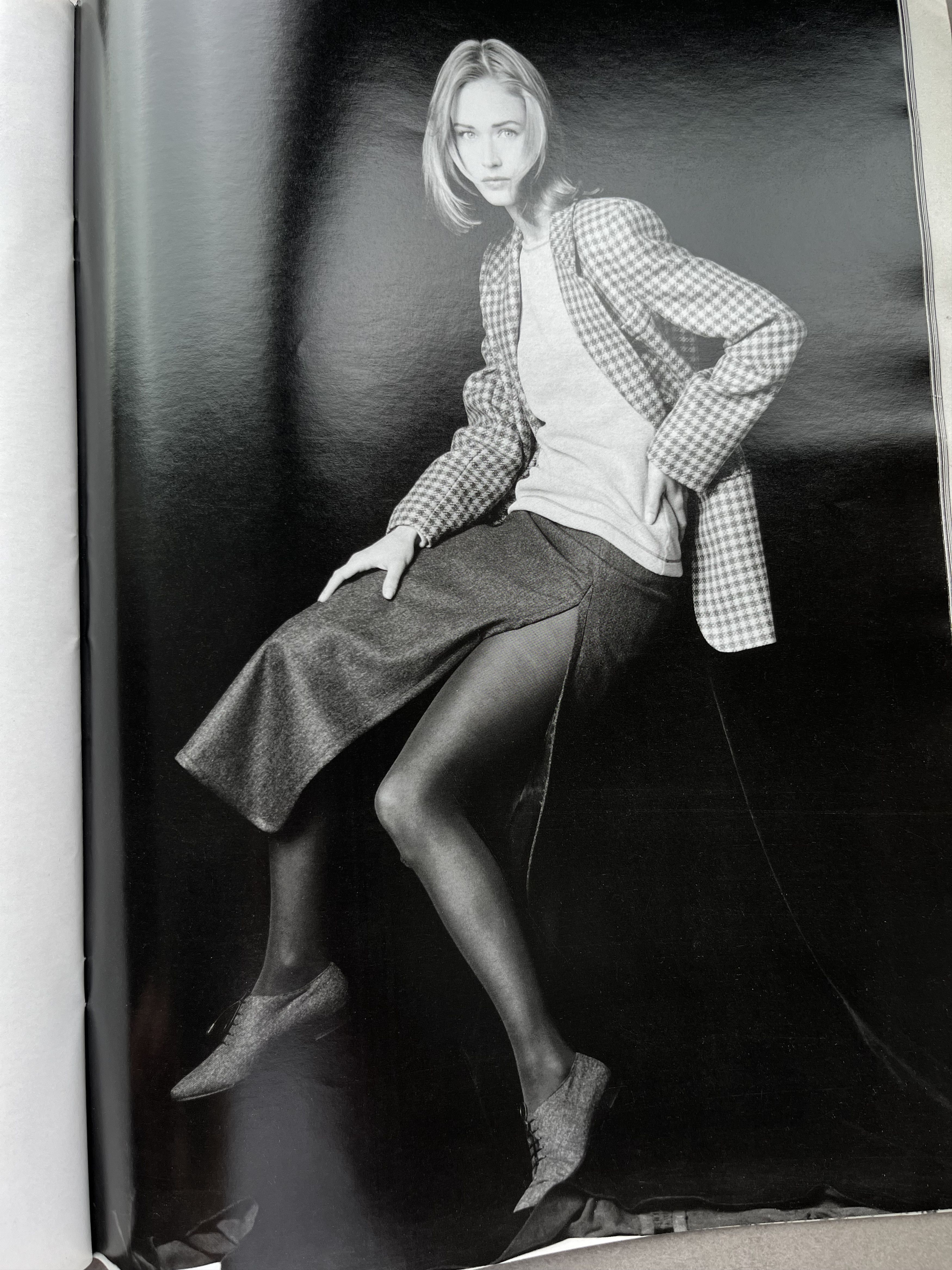 Emporio Armani Rare Emporio Armani 1992/93 Catalog Magazine Giorgio Armani Size ONE SIZE - 19 Thumbnail
