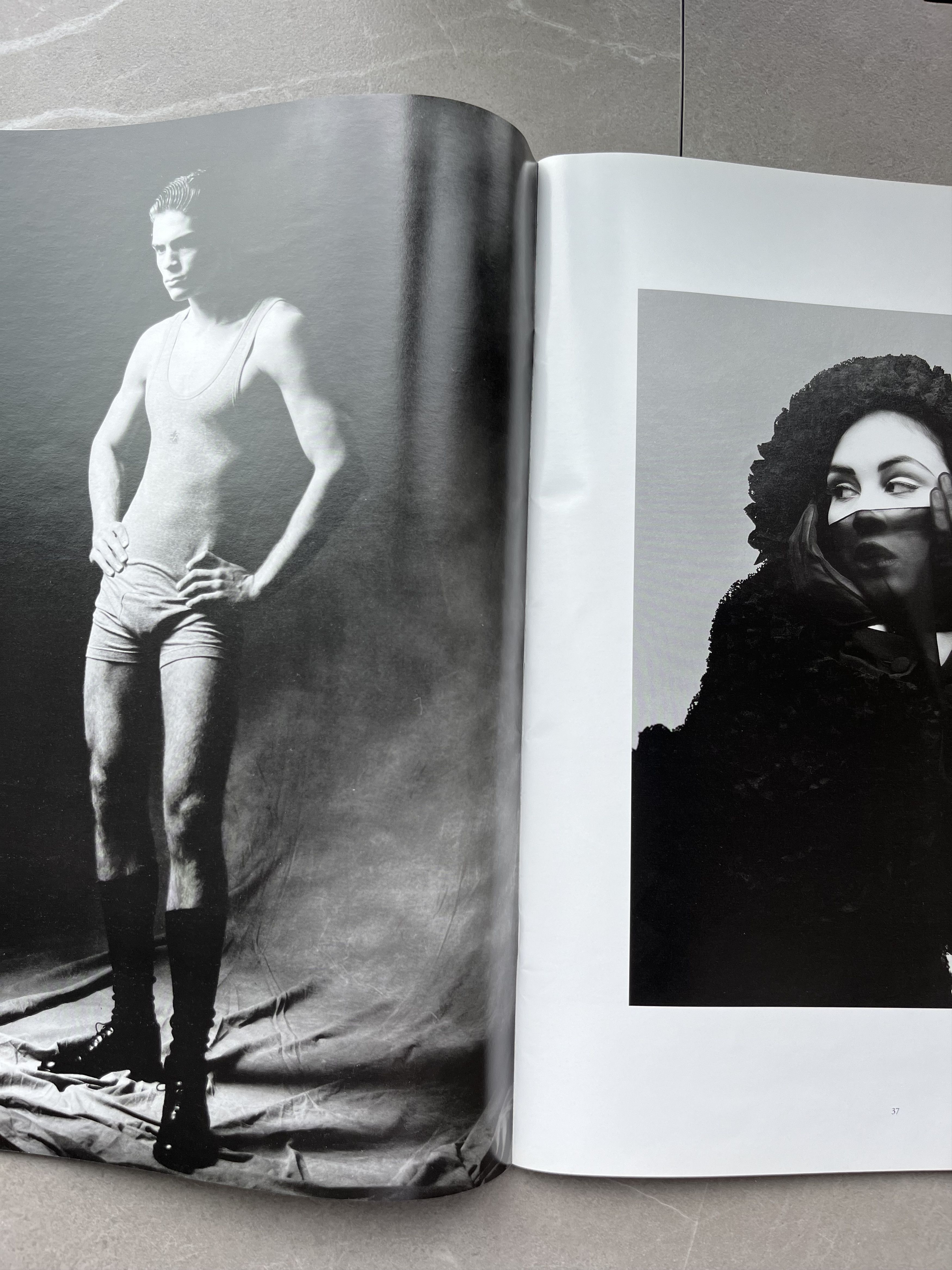 Emporio Armani Rare Emporio Armani 1992/93 Catalog Magazine Giorgio Armani Size ONE SIZE - 17 Thumbnail