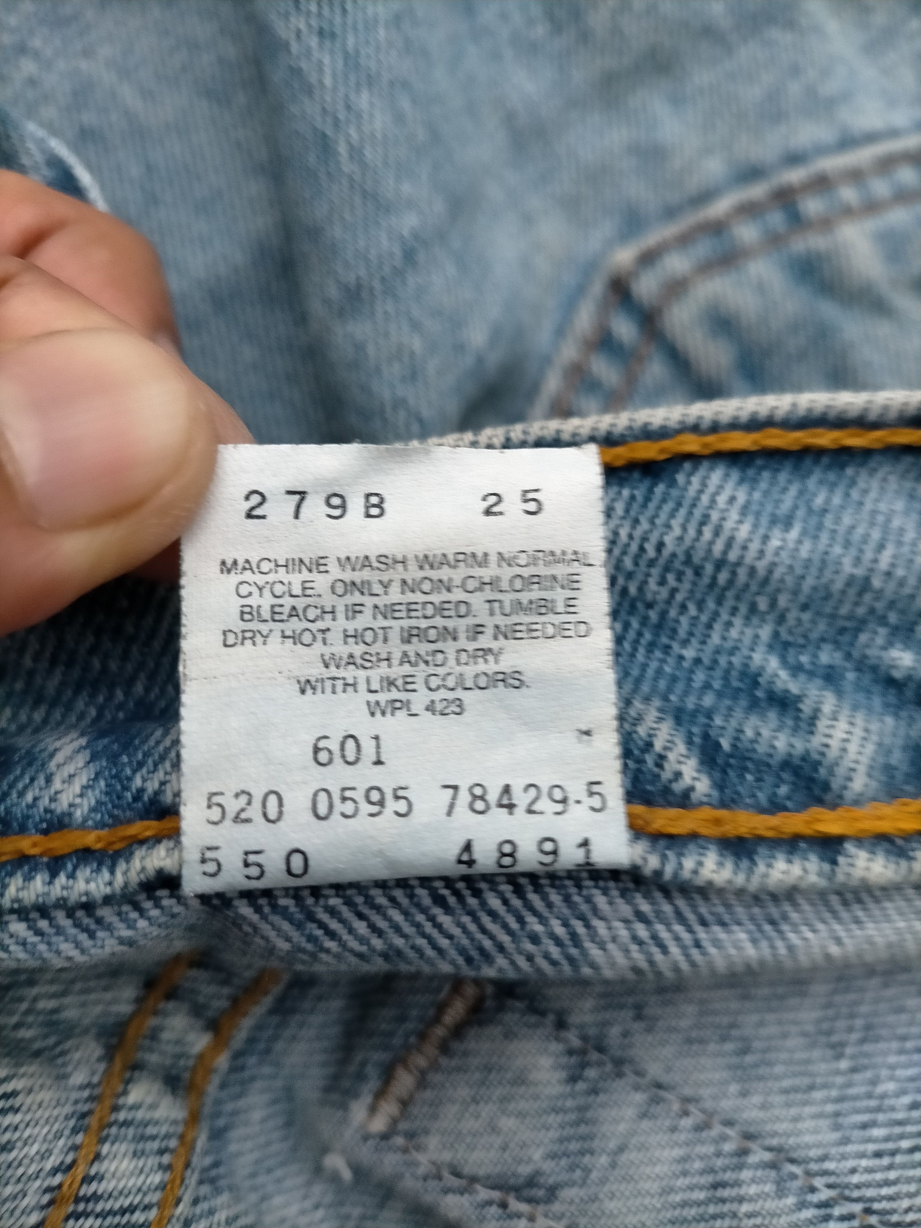 Levi's Vintage Clothing Levis 550 Relaxed Fit Tappered Leg Denim jeans Size US 35 - 13 Thumbnail