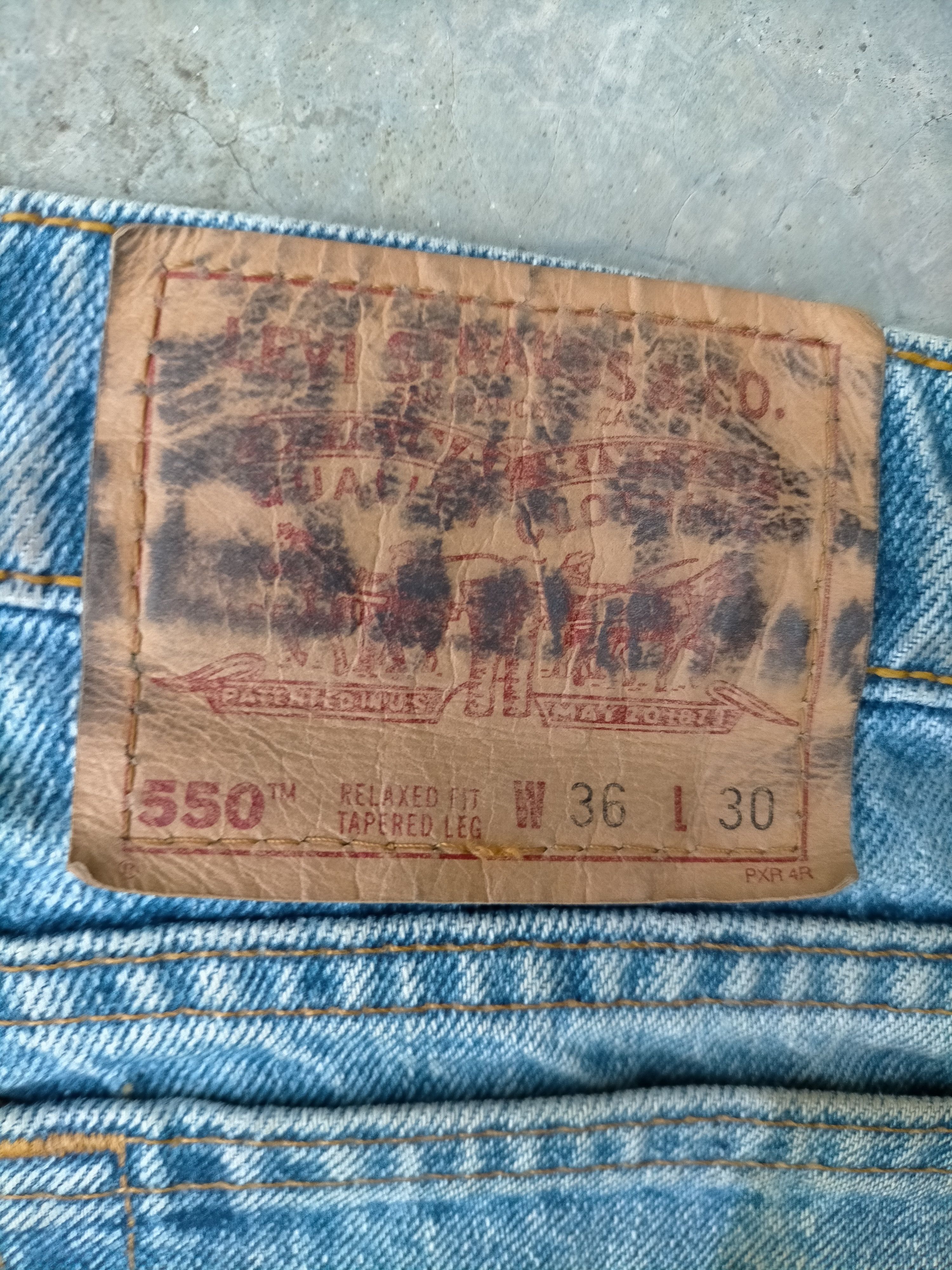 Levi's Vintage Clothing Levis 550 Relaxed Fit Tappered Leg Denim jeans Size US 35 - 15 Thumbnail