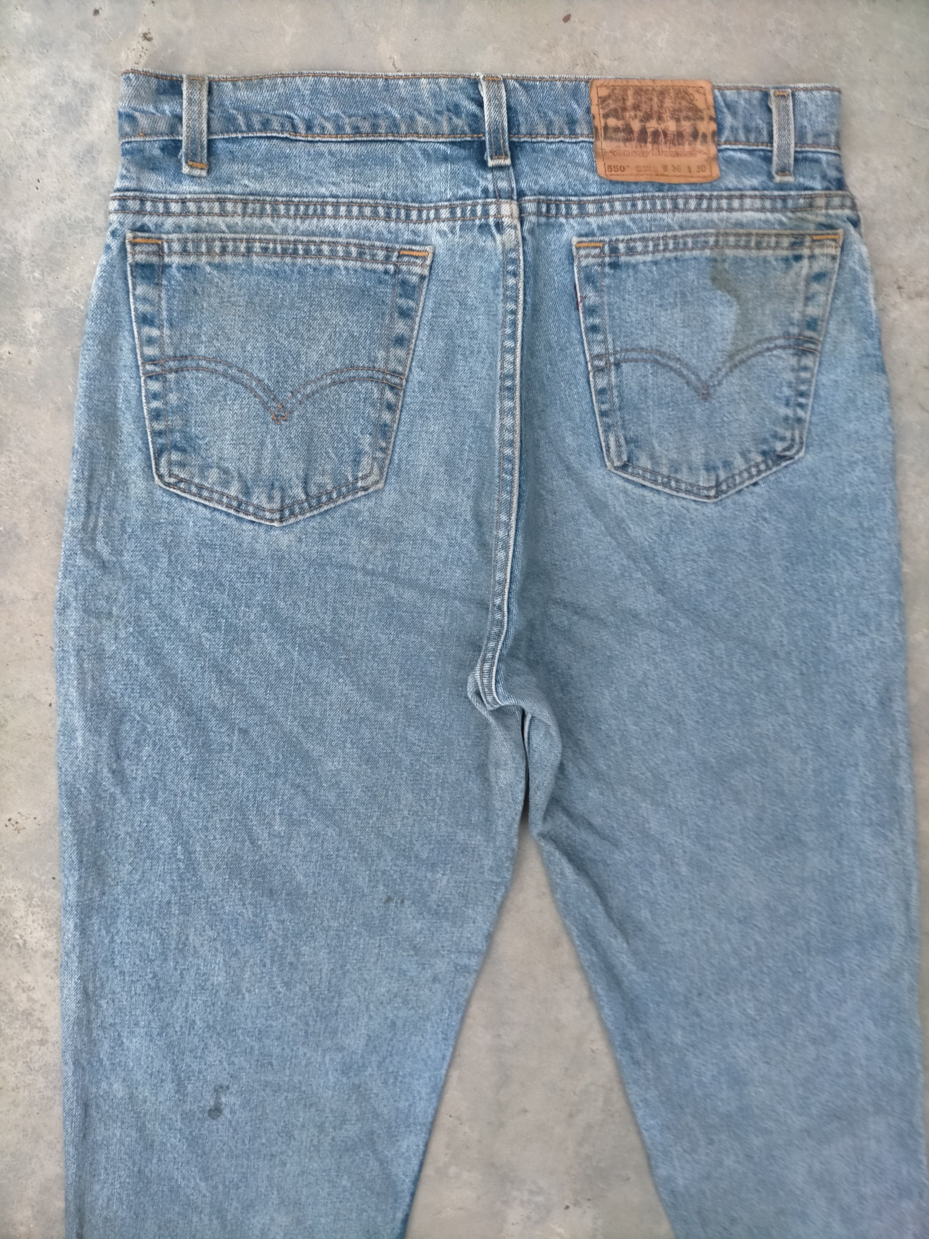 Levi's Vintage Clothing Levis 550 Relaxed Fit Tappered Leg Denim jeans Size US 35 - 5 Thumbnail