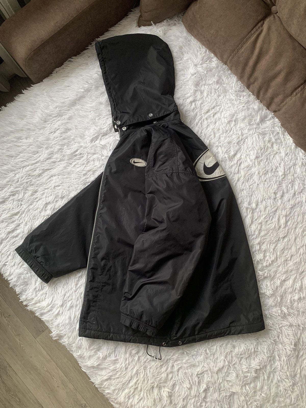 Nike Vintage Nike Big Swoosh Embroidered Down Jacket 00s Size US L / EU 52-54 / 3 - 2 Thumbnail