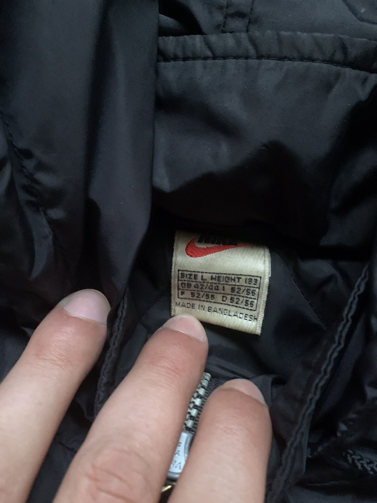 Nike Vintage Nike Big Swoosh Embroidered Down Jacket 00s Size US L / EU 52-54 / 3 - 20 Thumbnail
