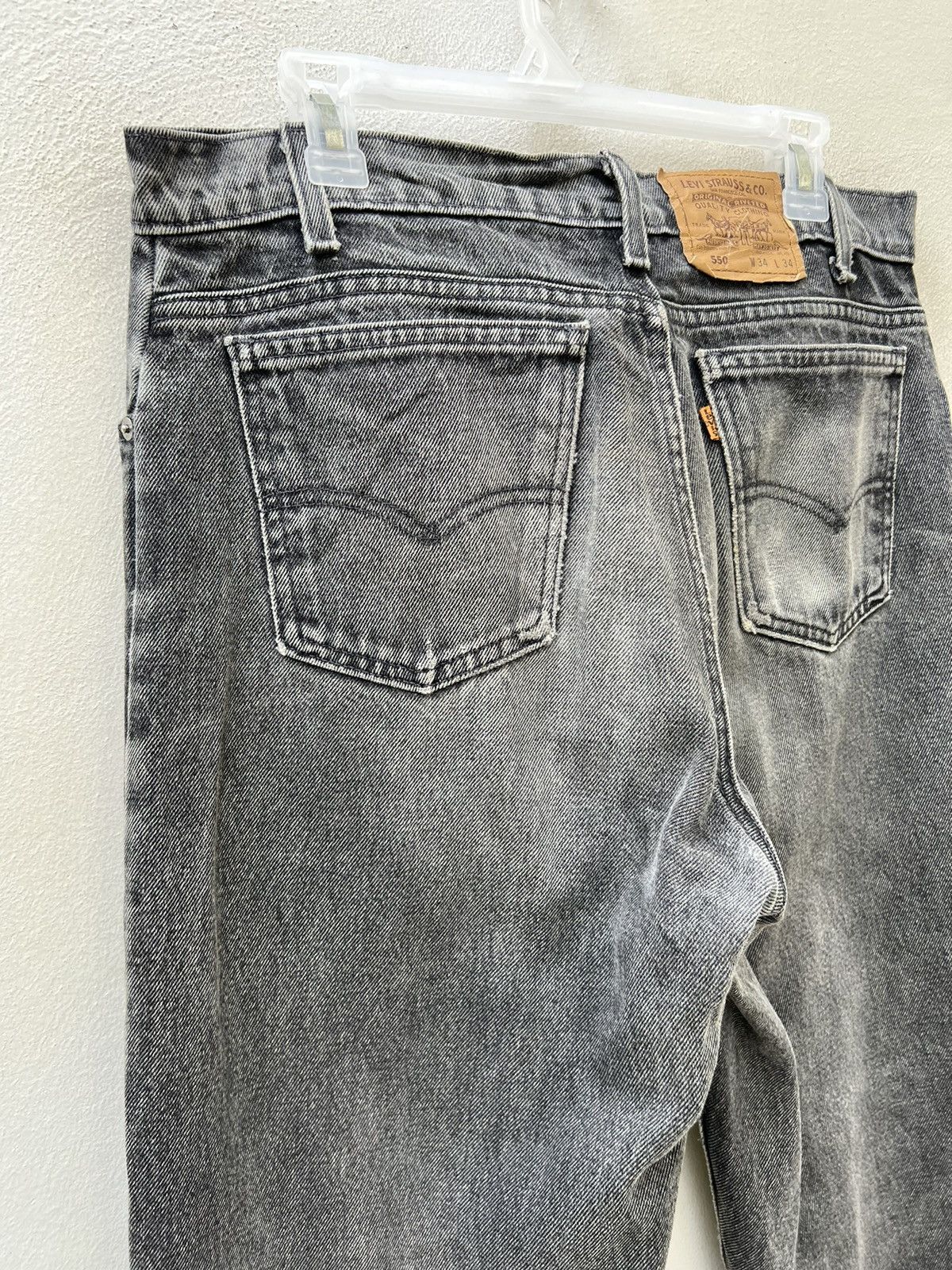 Levi's 1993 Levi’s 550 Orange Tab Sun Fade Black Denim Baggy Jeans Size US 34 / EU 50 - 16 Thumbnail