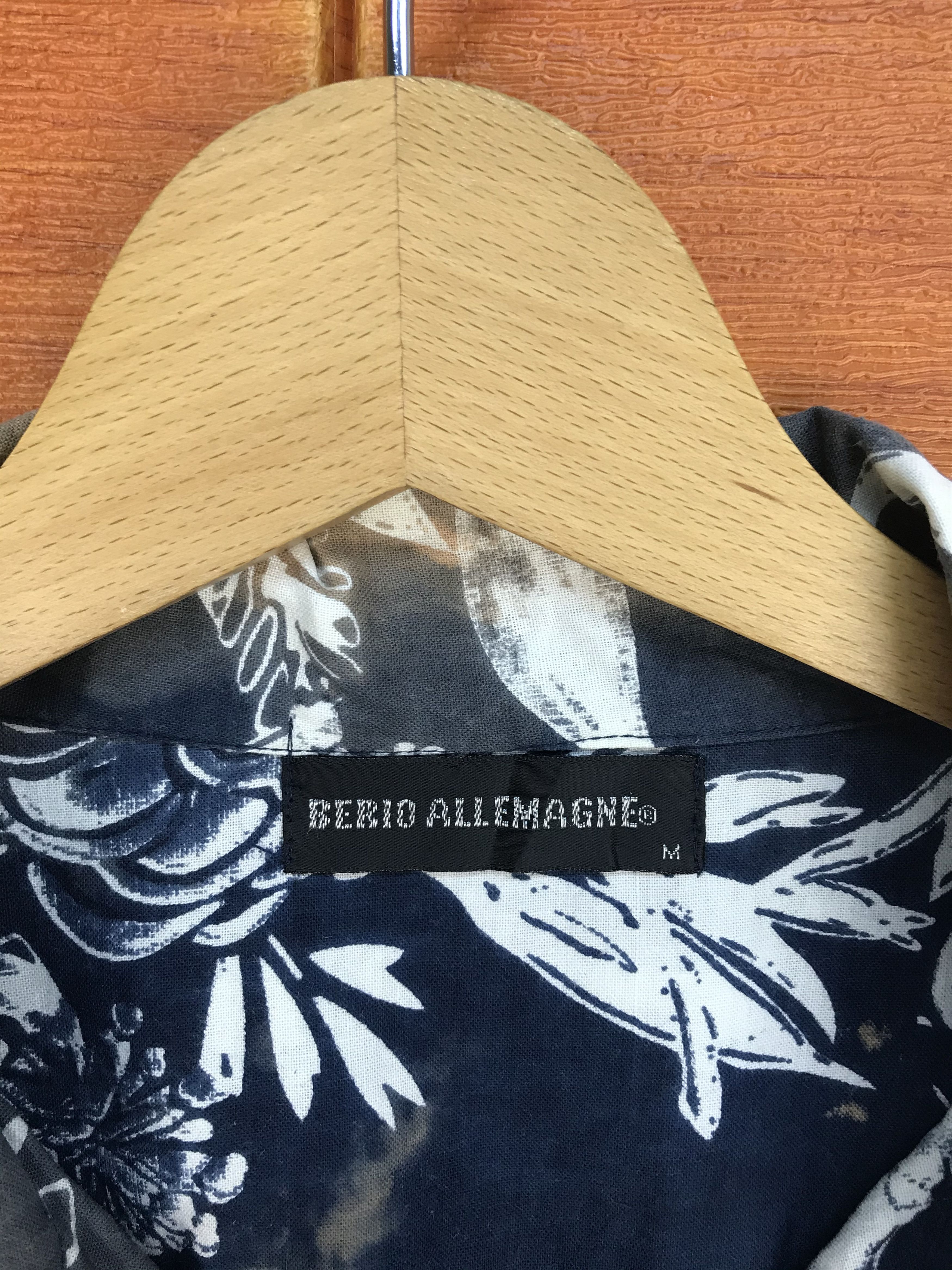 Japanese Brand Japanese Hawaiian BERIO ALLEMAGNE Bleach Wash Shirt Size US M / EU 48-50 / 2 - 6 Thumbnail