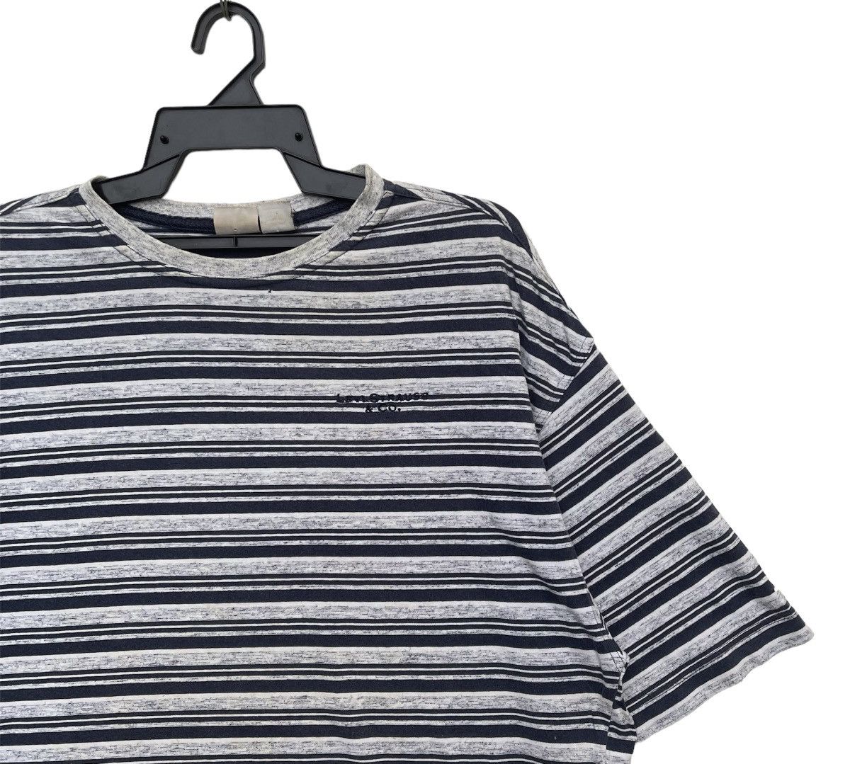 Levi's Vintage Clothing Vintage 90s Levis Strauss and Co. Stripes Big Logo T-Shirt Size US L / EU 52-54 / 3 - 2 Thumbnail