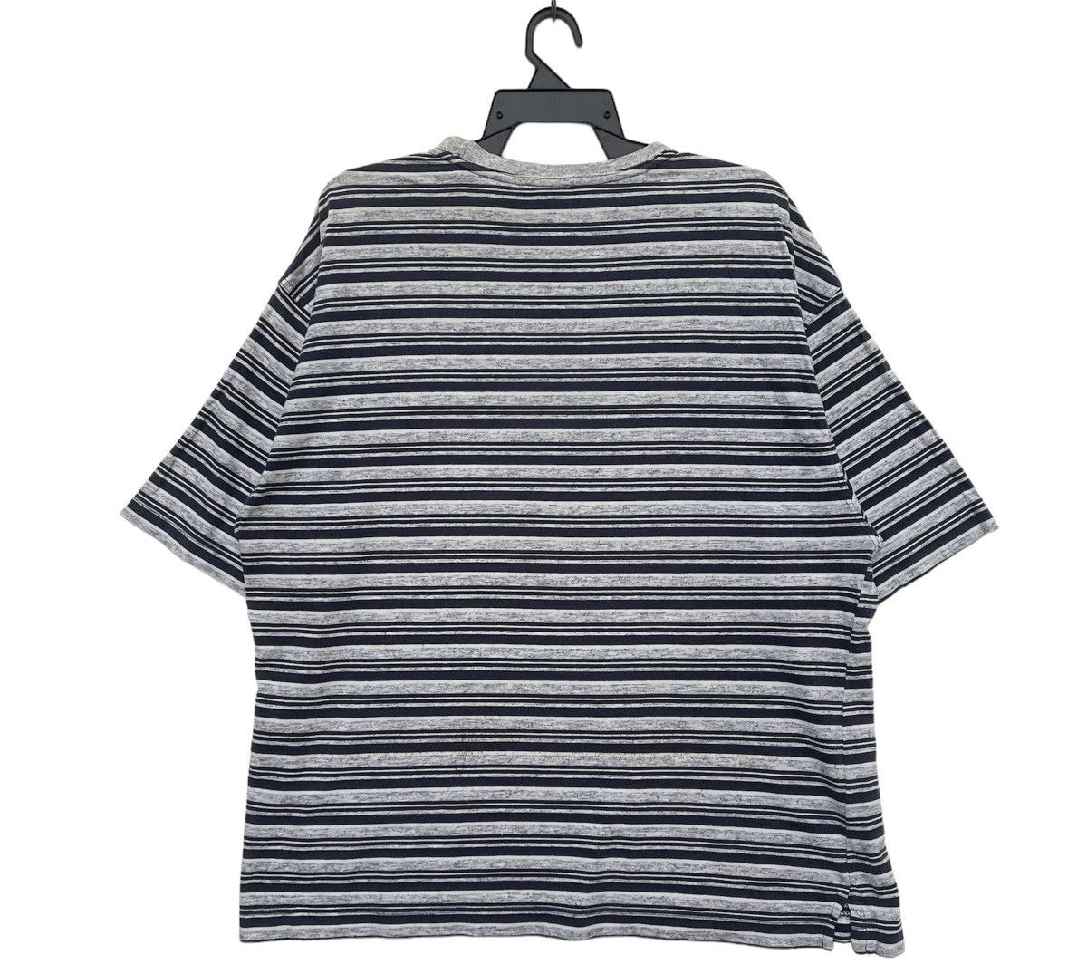 Levi's Vintage Clothing Vintage 90s Levis Strauss and Co. Stripes Big Logo T-Shirt Size US L / EU 52-54 / 3 - 5 Thumbnail
