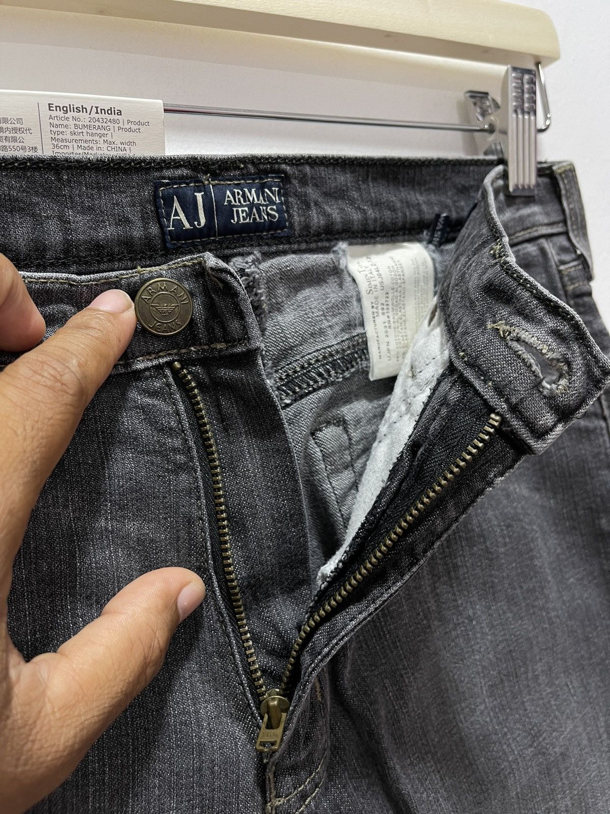 Armani ITALIAN AJ ARMANI DISTRESSED JEANS Size 25" / US 0 / IT 36 - 7 Thumbnail