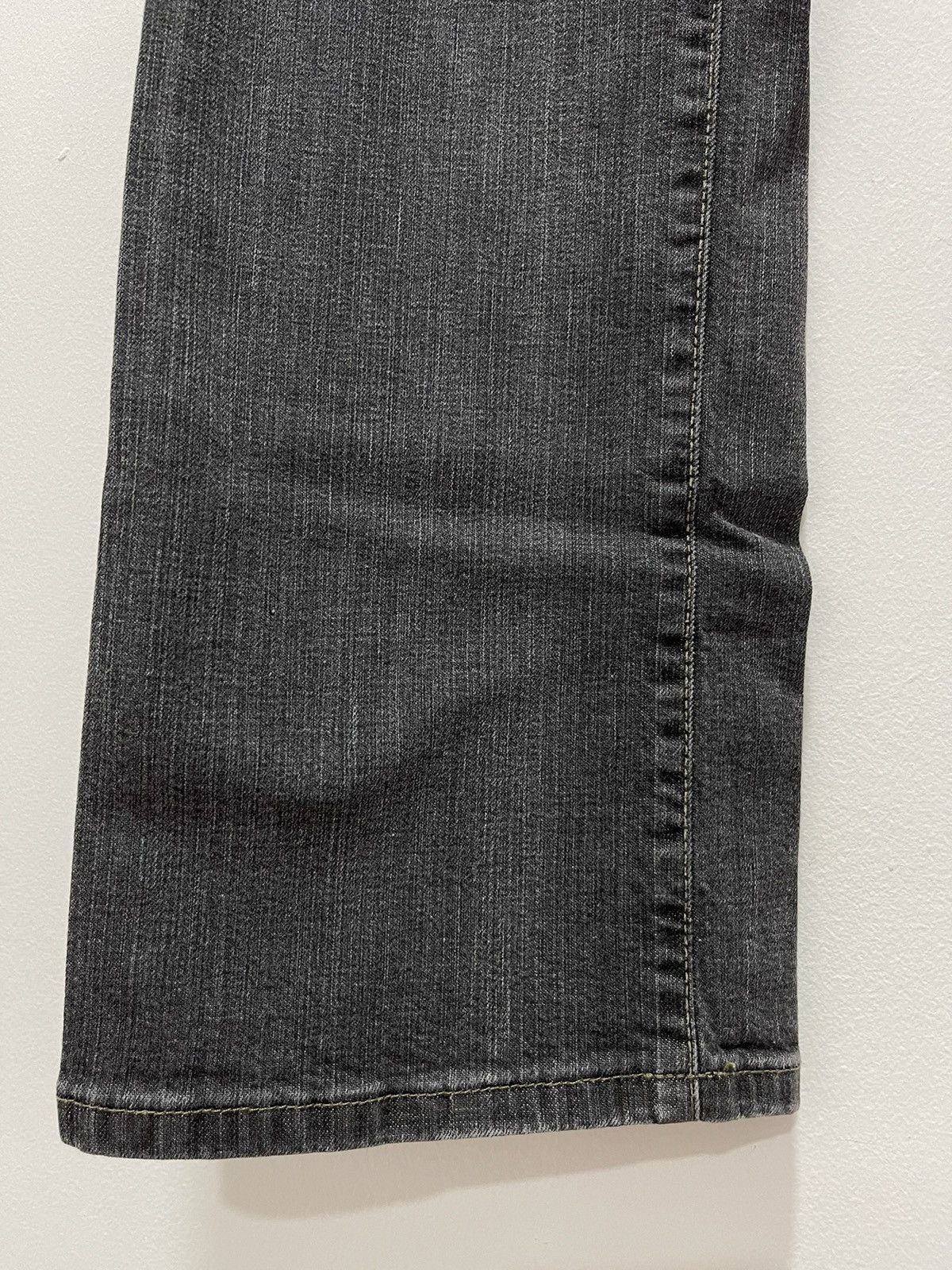 Armani ITALIAN AJ ARMANI DISTRESSED JEANS Size 25" / US 0 / IT 36 - 6 Thumbnail