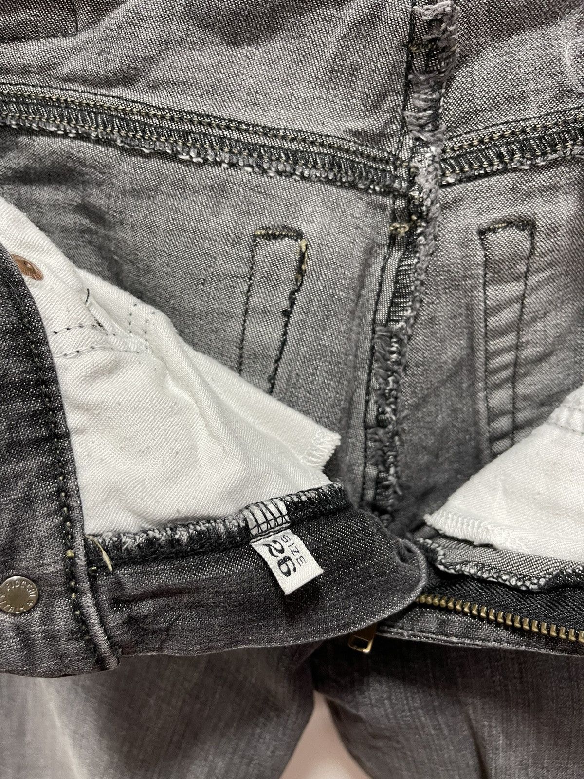 Armani ITALIAN AJ ARMANI DISTRESSED JEANS Size 25" / US 0 / IT 36 - 17 Thumbnail