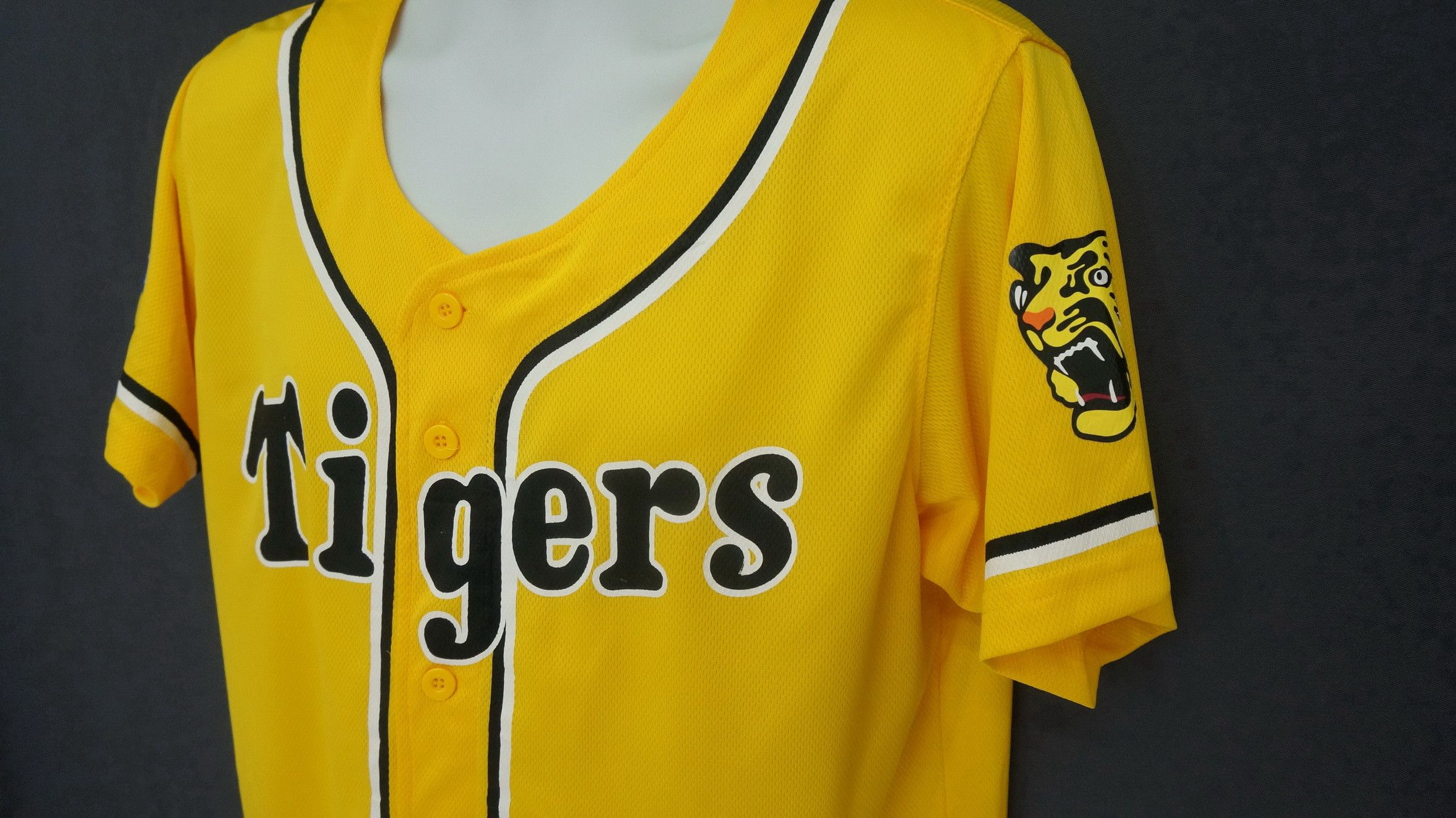 Japanese Brand Japan HANSHIN TIGERS Official Club Polyester Yellow Shirt Size US S / EU 44-46 / 1 - 2 Thumbnail