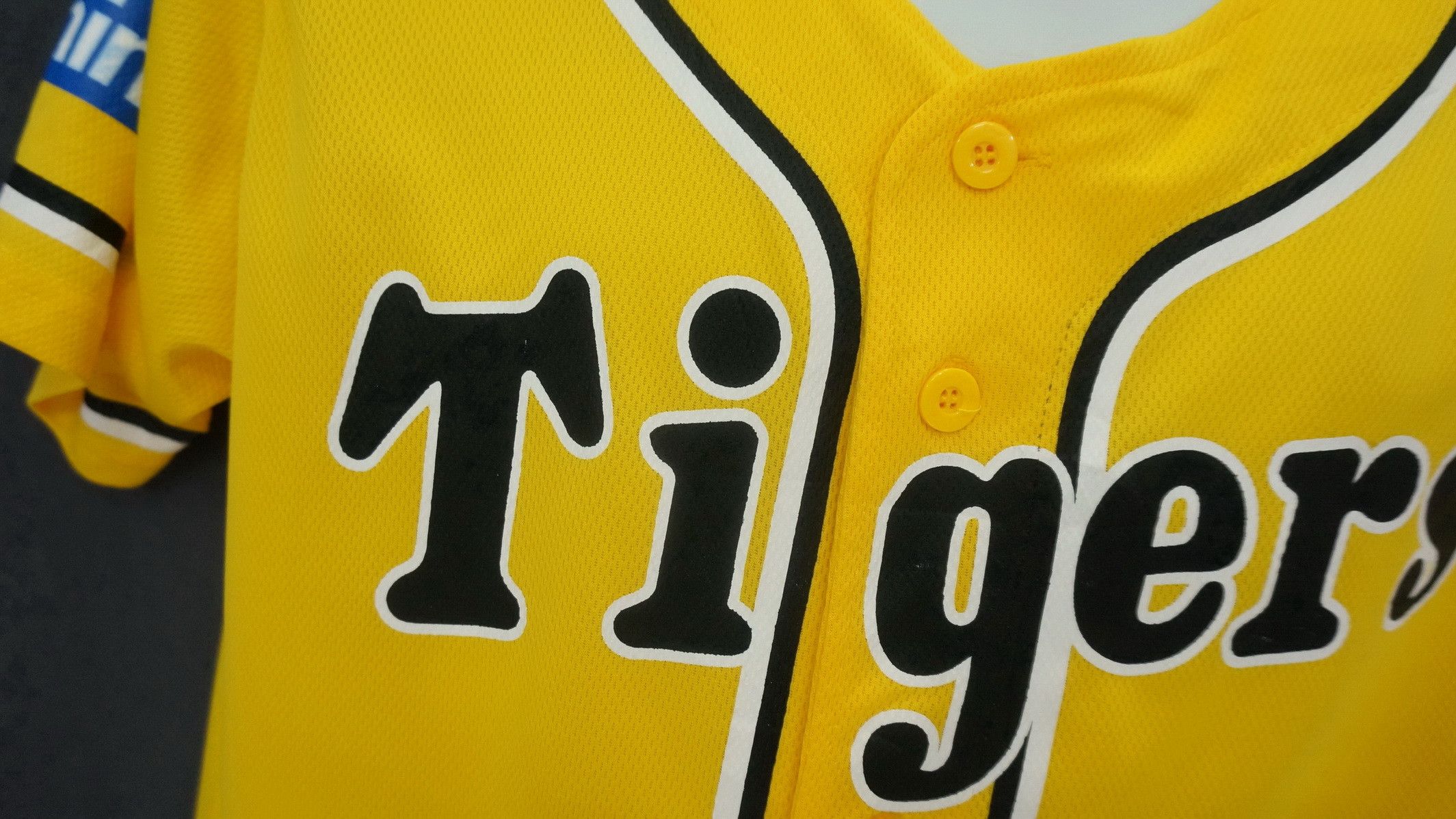 Japanese Brand Japan HANSHIN TIGERS Official Club Polyester Yellow Shirt Size US S / EU 44-46 / 1 - 8 Thumbnail
