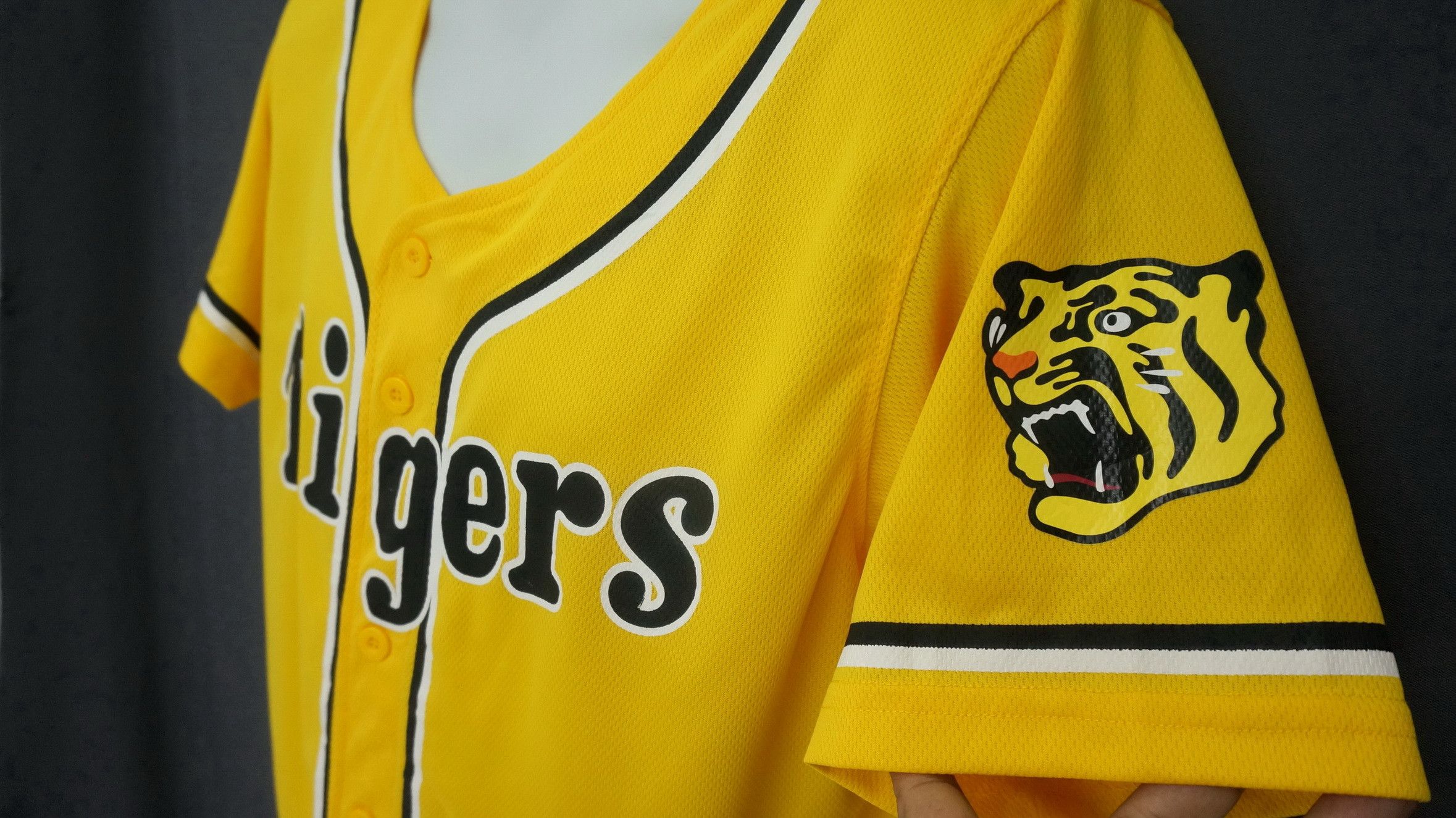 Japanese Brand Japan HANSHIN TIGERS Official Club Polyester Yellow Shirt Size US S / EU 44-46 / 1 - 3 Thumbnail