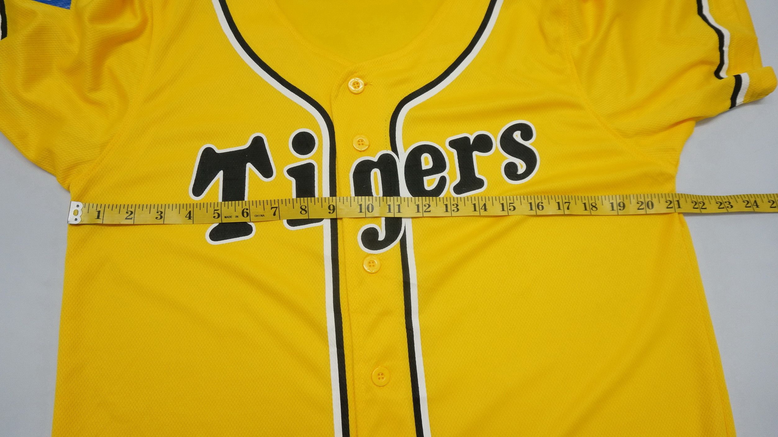 Japanese Brand Japan HANSHIN TIGERS Official Club Polyester Yellow Shirt Size US S / EU 44-46 / 1 - 9 Thumbnail