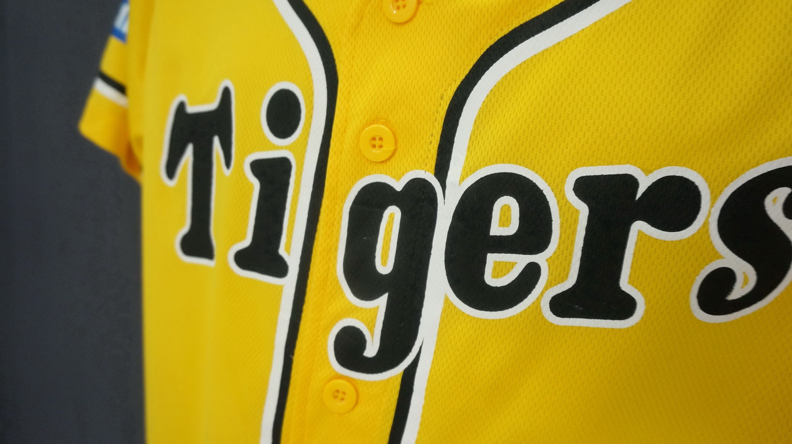 Japanese Brand Japan HANSHIN TIGERS Official Club Polyester Yellow Shirt Size US S / EU 44-46 / 1 - 7 Thumbnail
