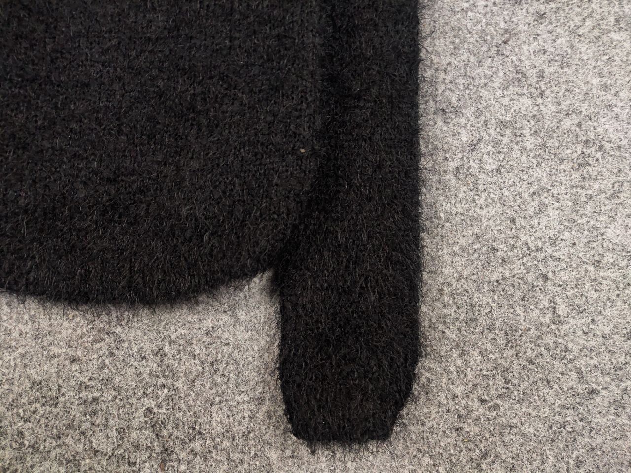 Japanese Brand Vintage 90's Japanese Black Mohair Style Fuzzy Sweater Size US S / EU 44-46 / 1 - 10 Thumbnail