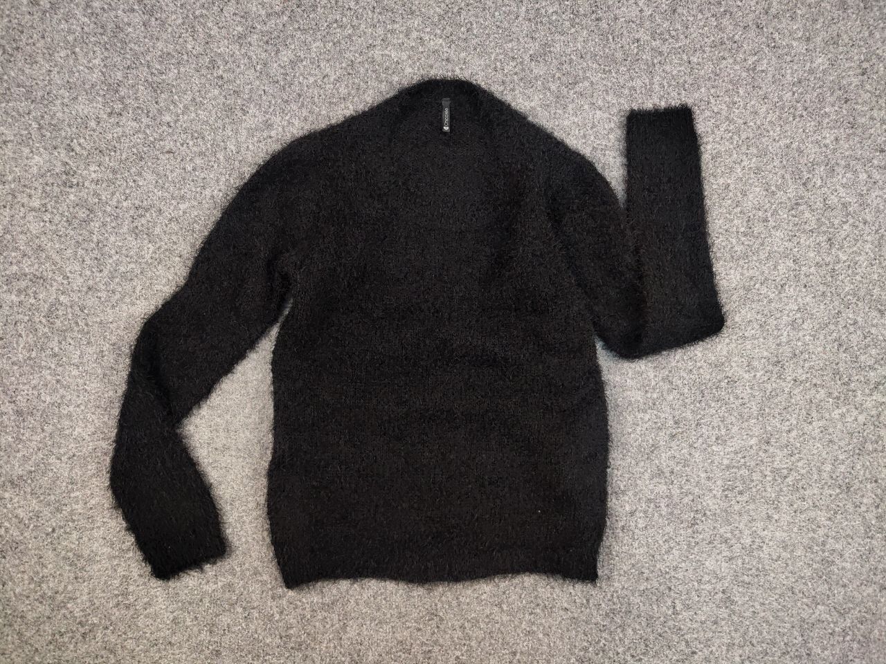 Japanese Brand Vintage 90's Japanese Black Mohair Style Fuzzy Sweater Size US S / EU 44-46 / 1 - 14 Thumbnail