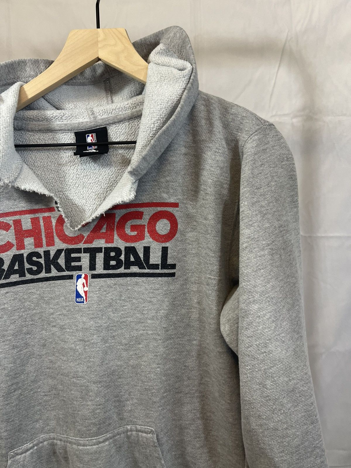 Adidas Chicago Bulls Distressed Grey Hoodie Sweatshirt Size US L / EU 52-54 / 3 - 3 Thumbnail