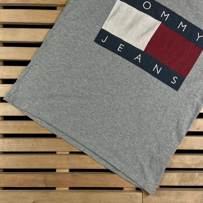 Tommy Hilfiger × Vintage Mens Vintage T Shirt Tommy Hilfiger Vintage Big Logo Size M Size US M / EU 48-50 / 2 - 3 Thumbnail