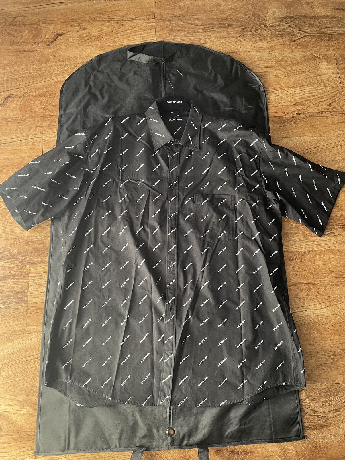 Balenciaga Balenciaga Oversized Full Logo Short Sleeve Shirt Size 41 Size US XL / EU 56 / 4 - 2 Thumbnail
