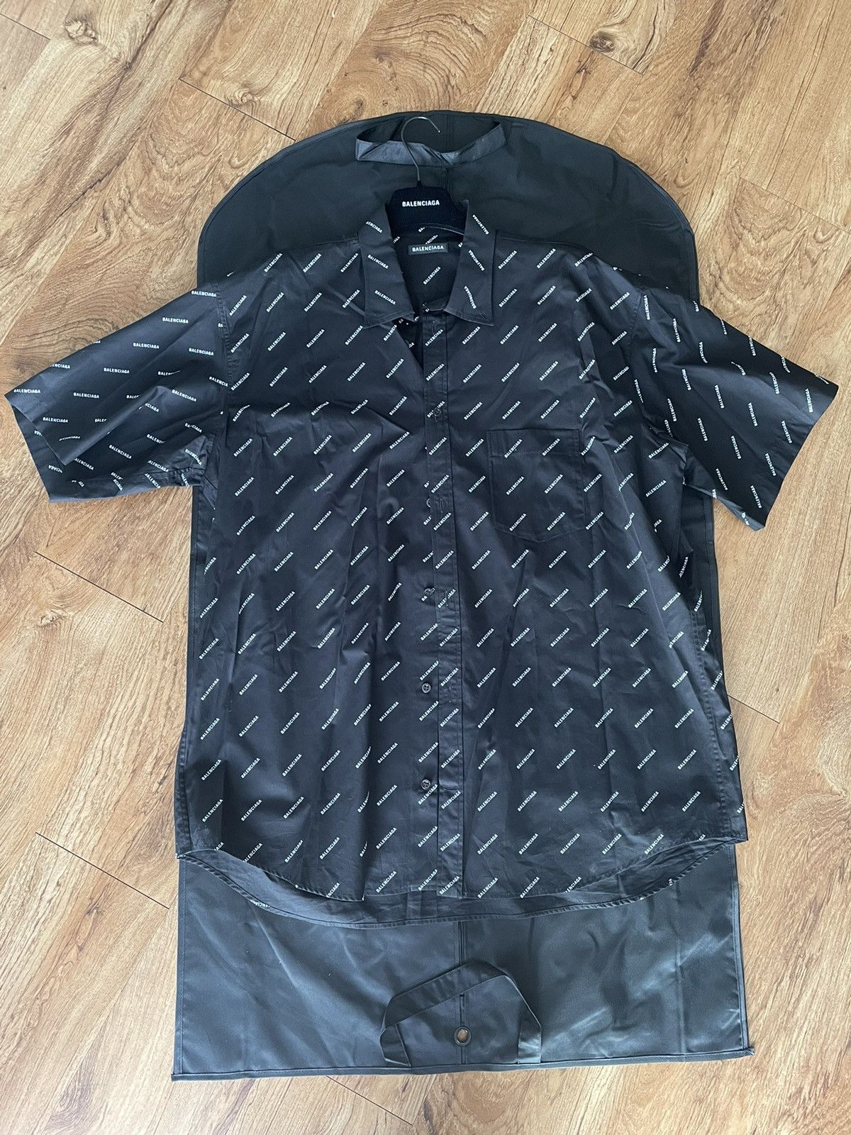 Balenciaga Balenciaga Oversized Full Logo Short Sleeve Shirt Size 41 Size US XL / EU 56 / 4 - 1 Thumbnail