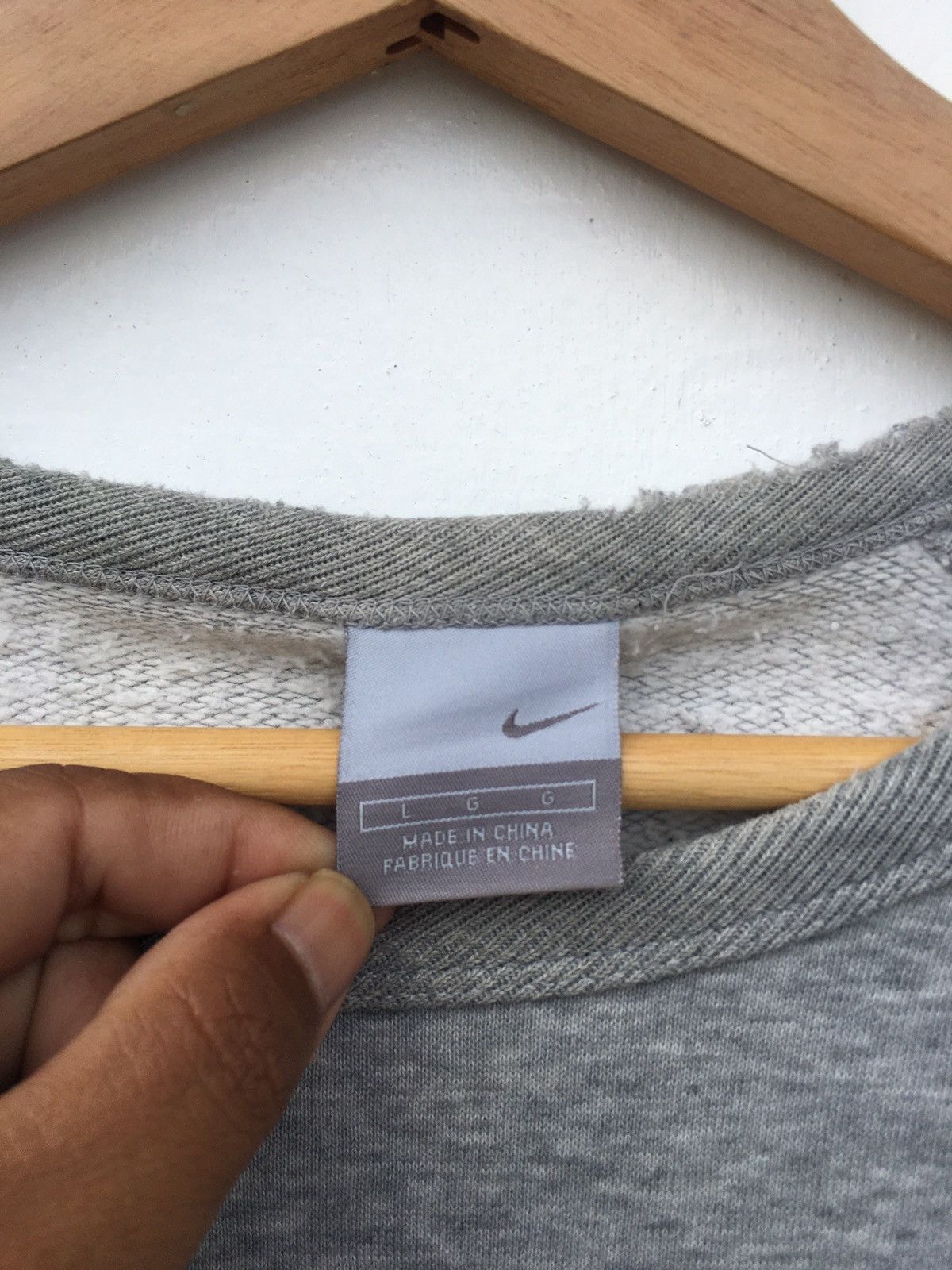 Nike Rare Vintage Nike Big Swoosh Spellout Sweater Size US L / EU 52-54 / 3 - 7 Thumbnail