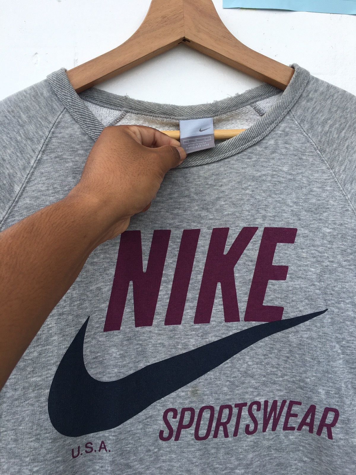 Nike Rare Vintage Nike Big Swoosh Spellout Sweater Size US L / EU 52-54 / 3 - 6 Thumbnail