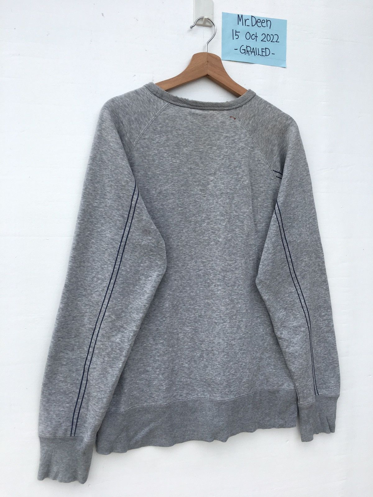 Nike Rare Vintage Nike Big Swoosh Spellout Sweater Size US L / EU 52-54 / 3 - 14 Thumbnail