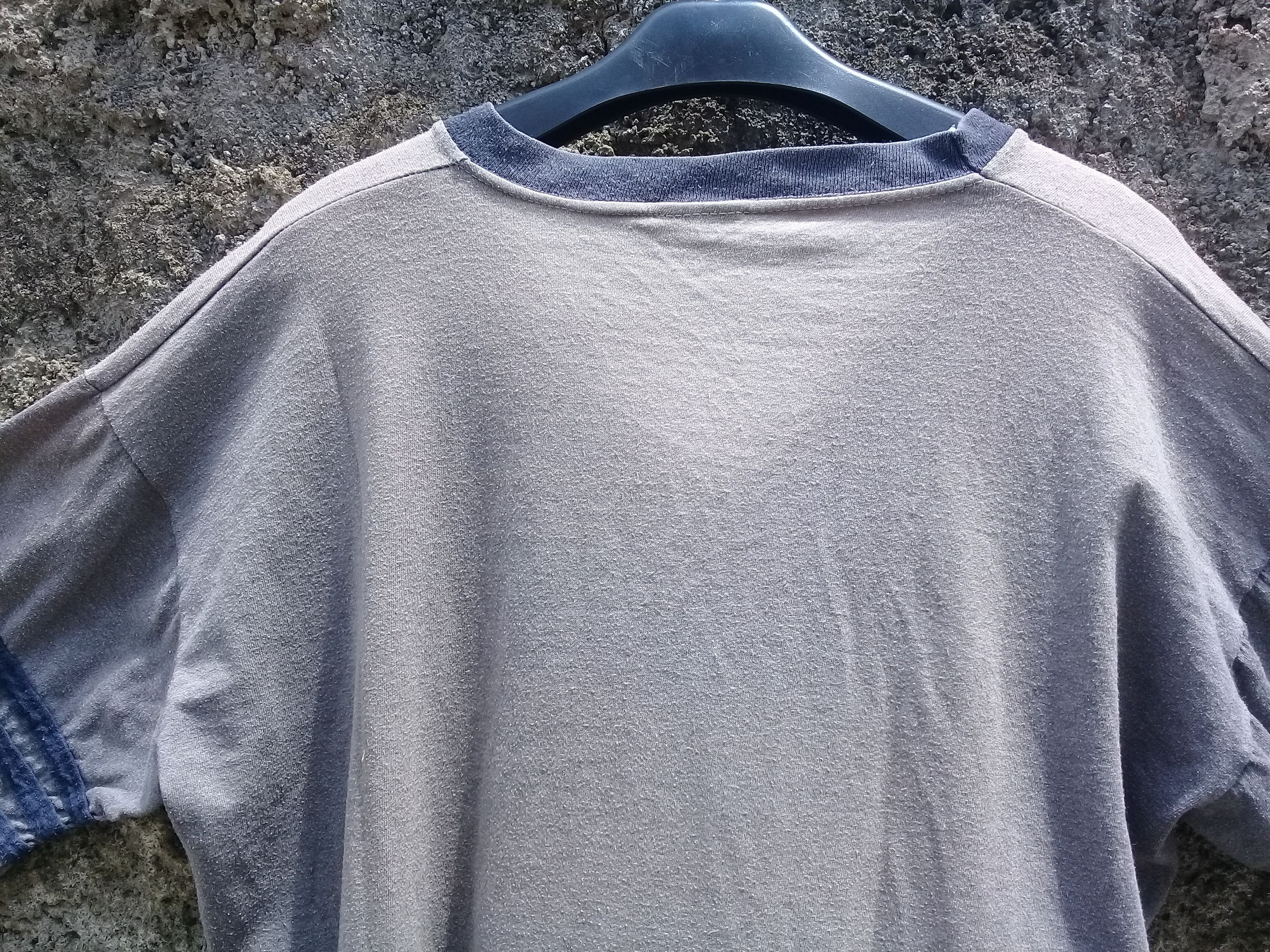 Vintage Vintage 90s Donald Duck California V-neck T-Shirt Faded Size US XL / EU 56 / 4 - 7 Thumbnail