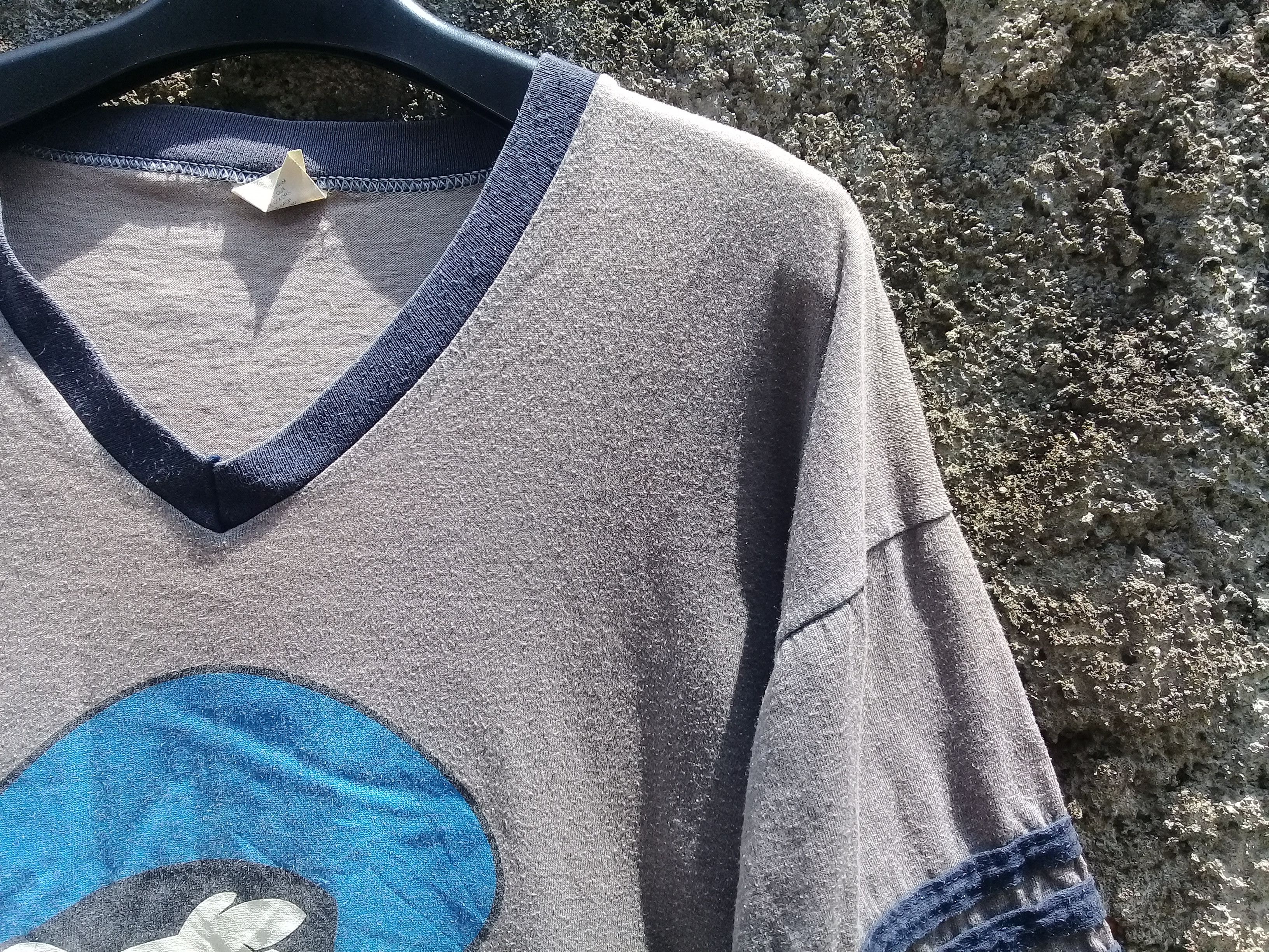 Vintage Vintage 90s Donald Duck California V-neck T-Shirt Faded Size US XL / EU 56 / 4 - 5 Thumbnail