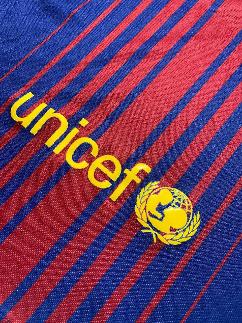 Nike Nike FC Barcelona 2017 2018 Home Shirt Soccer Jersey Size US S / EU 44-46 / 1 - 11 Thumbnail