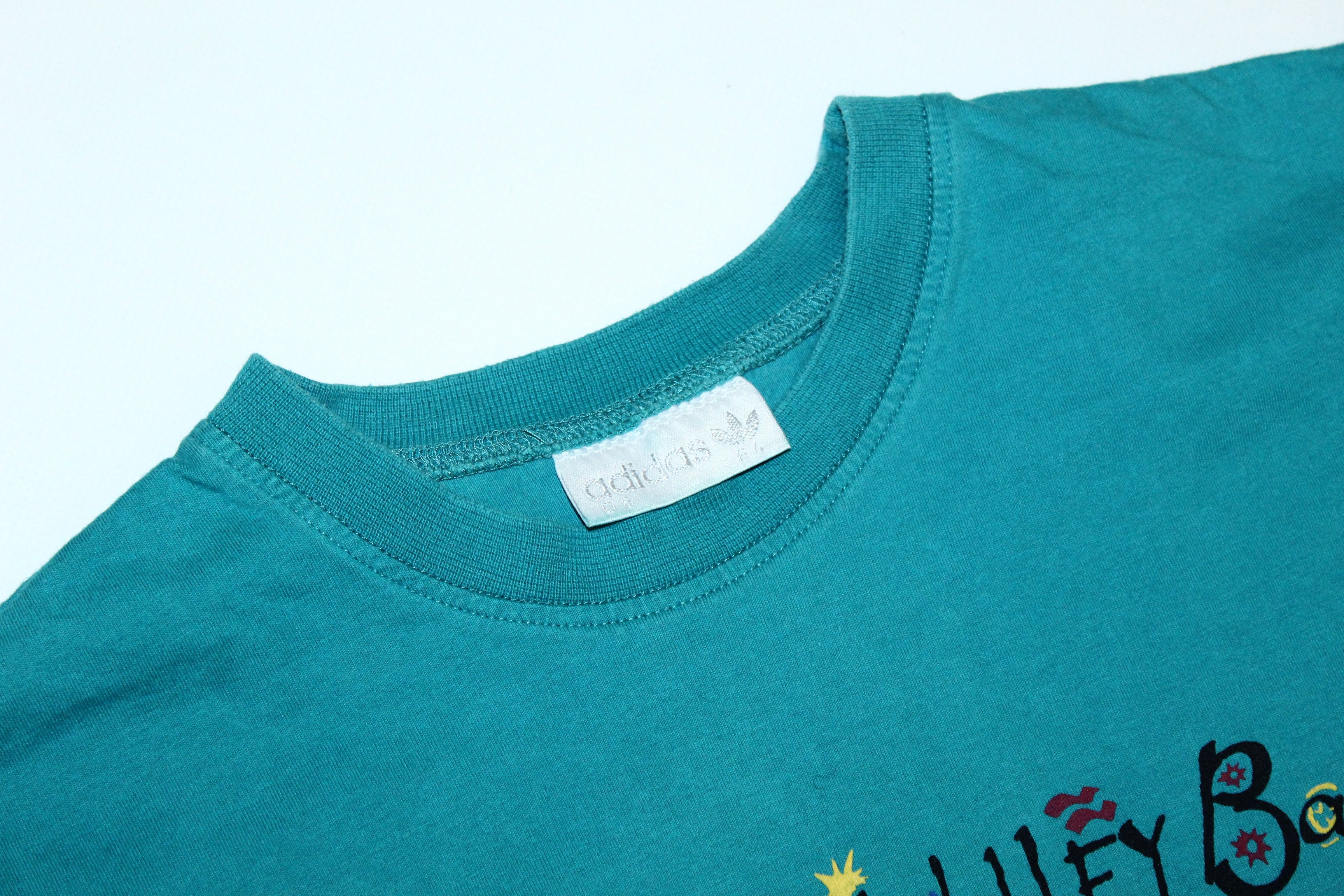 Adidas 90s Vintage Adidas Beach Volleyball Graphic T-Shirt Size US L / EU 52-54 / 3 - 3 Thumbnail