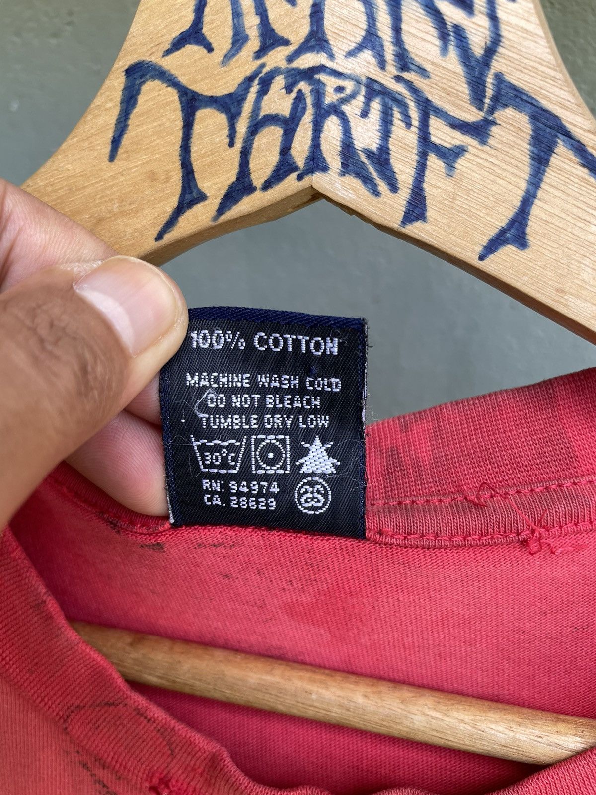 Stussy × Vintage Vintage Stussy Distressed Live In NYC Big Logo 90s Tee Size US L / EU 52-54 / 3 - 5 Thumbnail
