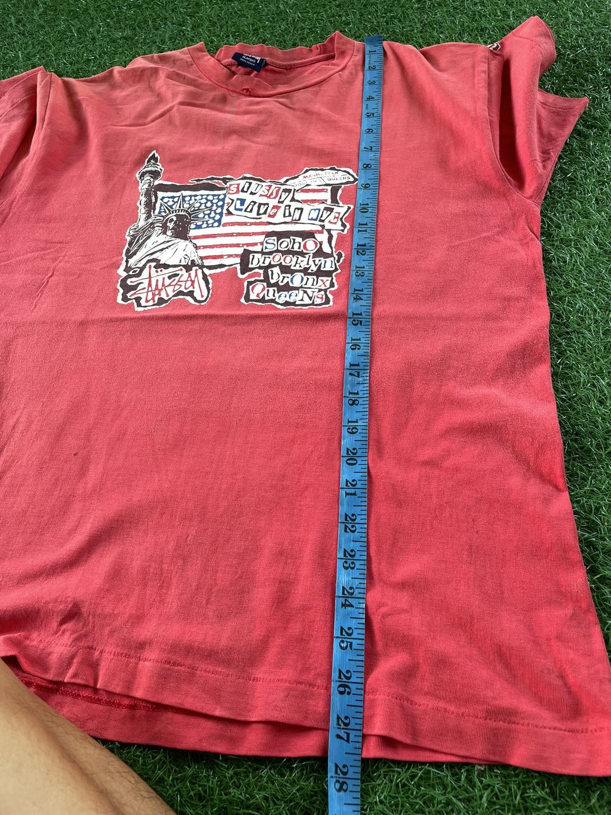 Stussy × Vintage Vintage Stussy Distressed Live In NYC Big Logo 90s Tee Size US L / EU 52-54 / 3 - 11 Thumbnail