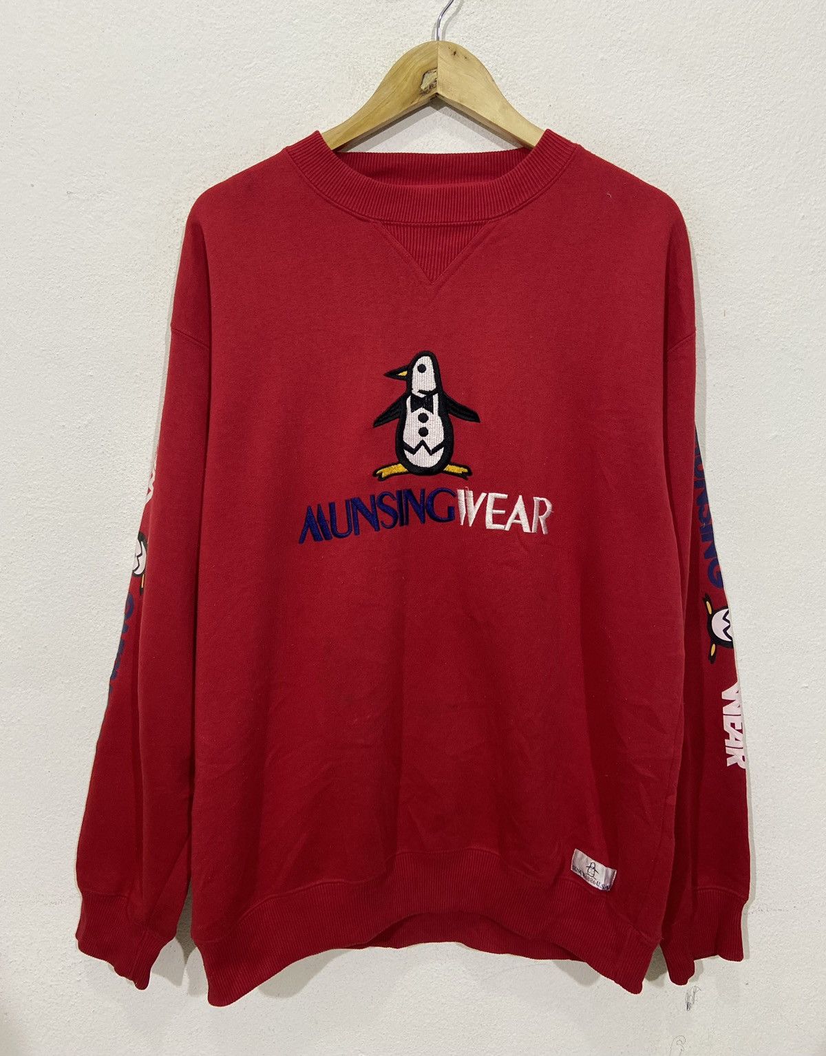 Vintage Vintage Munsingwear Embroidery Pull Over Sweatshirt Size US L / EU 52-54 / 3 - 1 Thumbnail