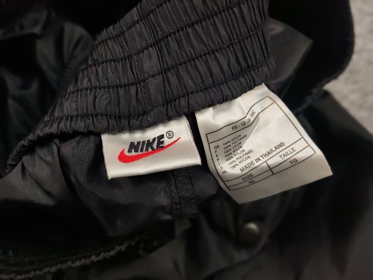 Nike 🔥 Vintage 90s Nike All black Nylon Track Pants buttons Hype Size US 36 / EU 52 - 17 Thumbnail