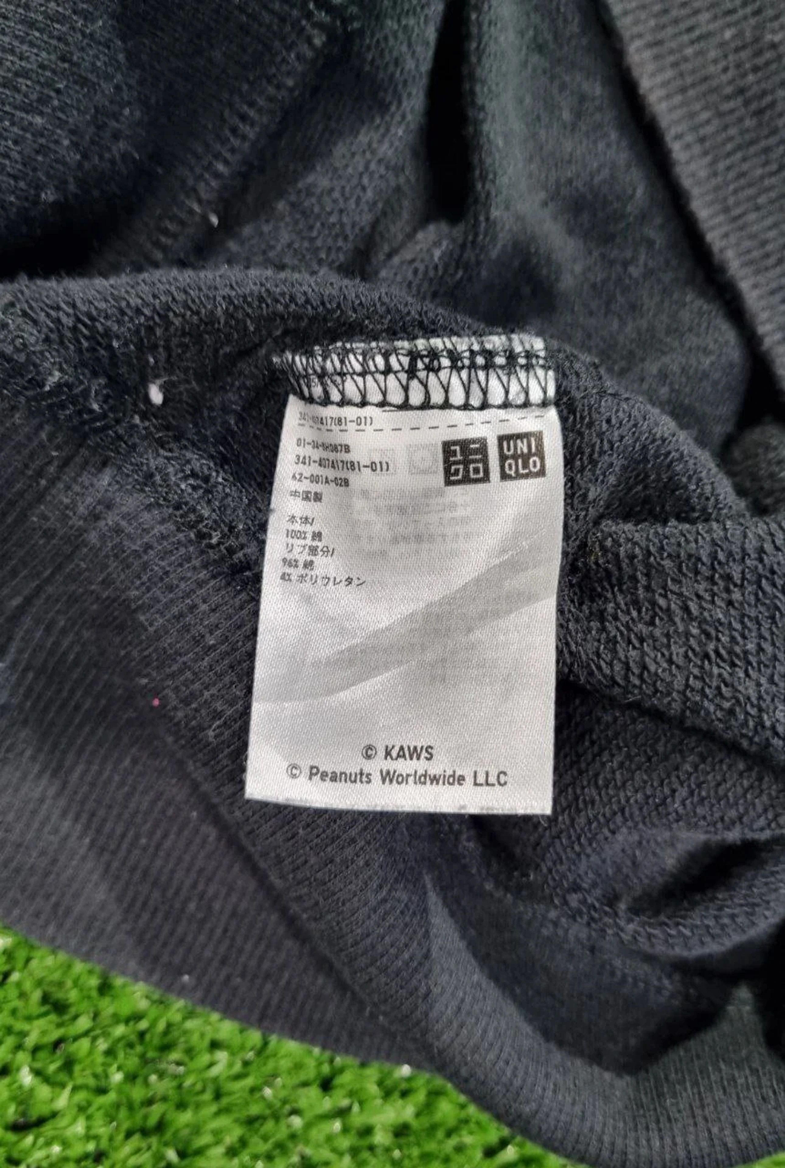 Japanese Brand × Kaws × Peanuts KAWS x Uniqlo x Peanuts Small Snoopy Sweatshirt Size US L / EU 52-54 / 3 - 10 Thumbnail
