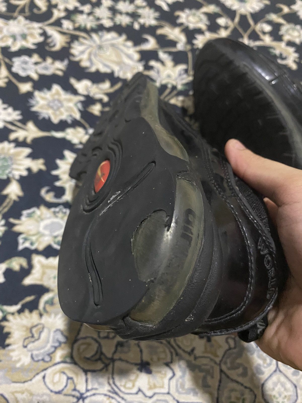 Nike × Supreme GRAILED!! 2016 Supreme x Nike Air Max 98 “BLACK” Sneakers Size US 8 / EU 41 - 10 Thumbnail