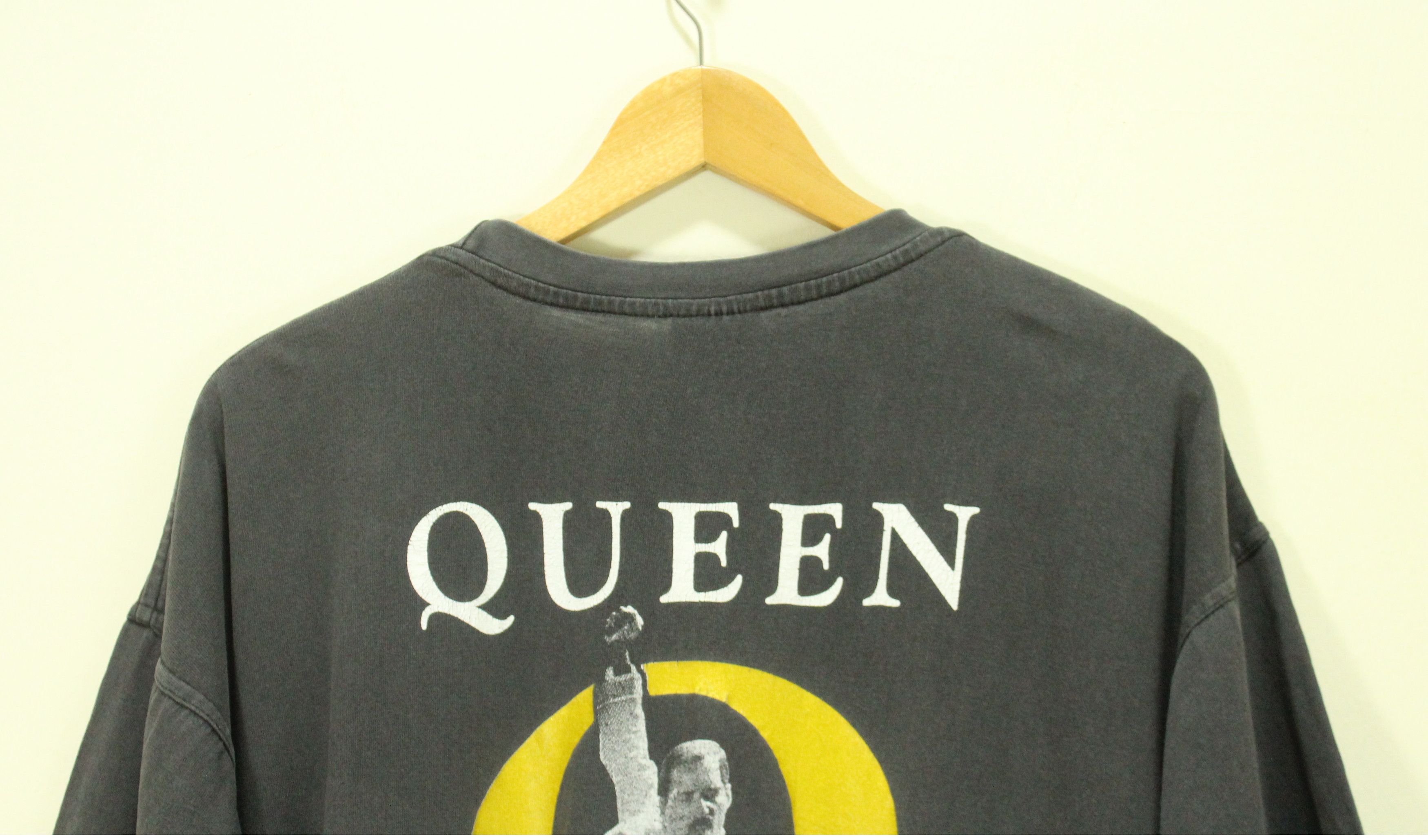 Band Tees Vintage QUEEN T Shirt Freddie Mercury Australia Shirt Size US XL / EU 56 / 4 - 2 Thumbnail