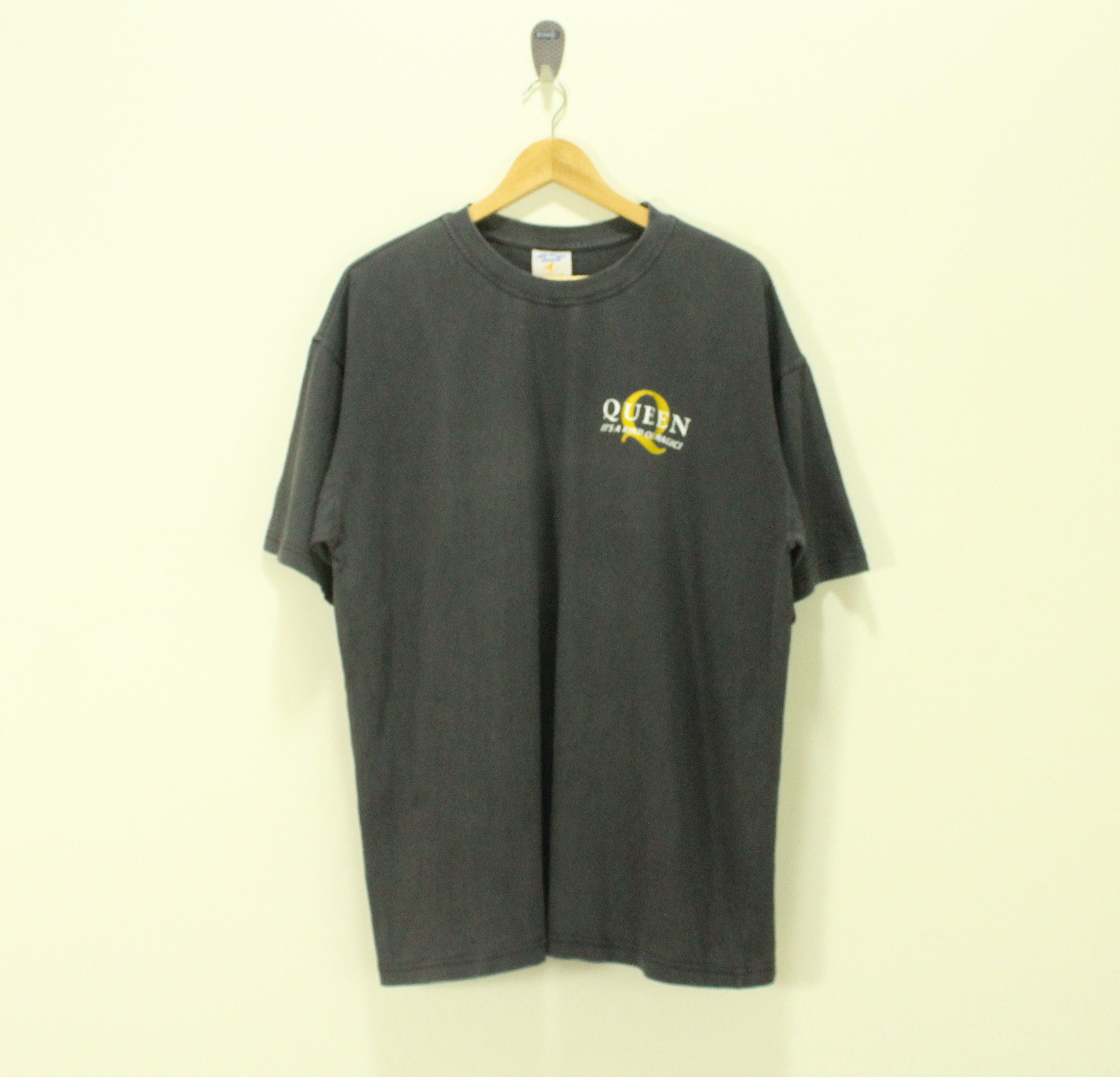 Band Tees Vintage QUEEN T Shirt Freddie Mercury Australia Shirt Size US XL / EU 56 / 4 - 4 Thumbnail