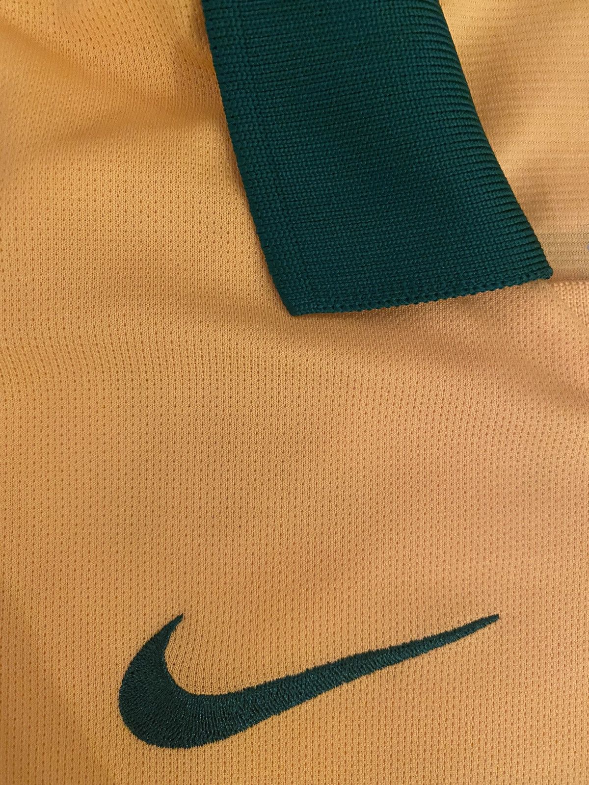 Nike Neymar Brazil Futbol/Soccer Jersey *Made in Brasil* Size US S / EU 44-46 / 1 - 7 Thumbnail