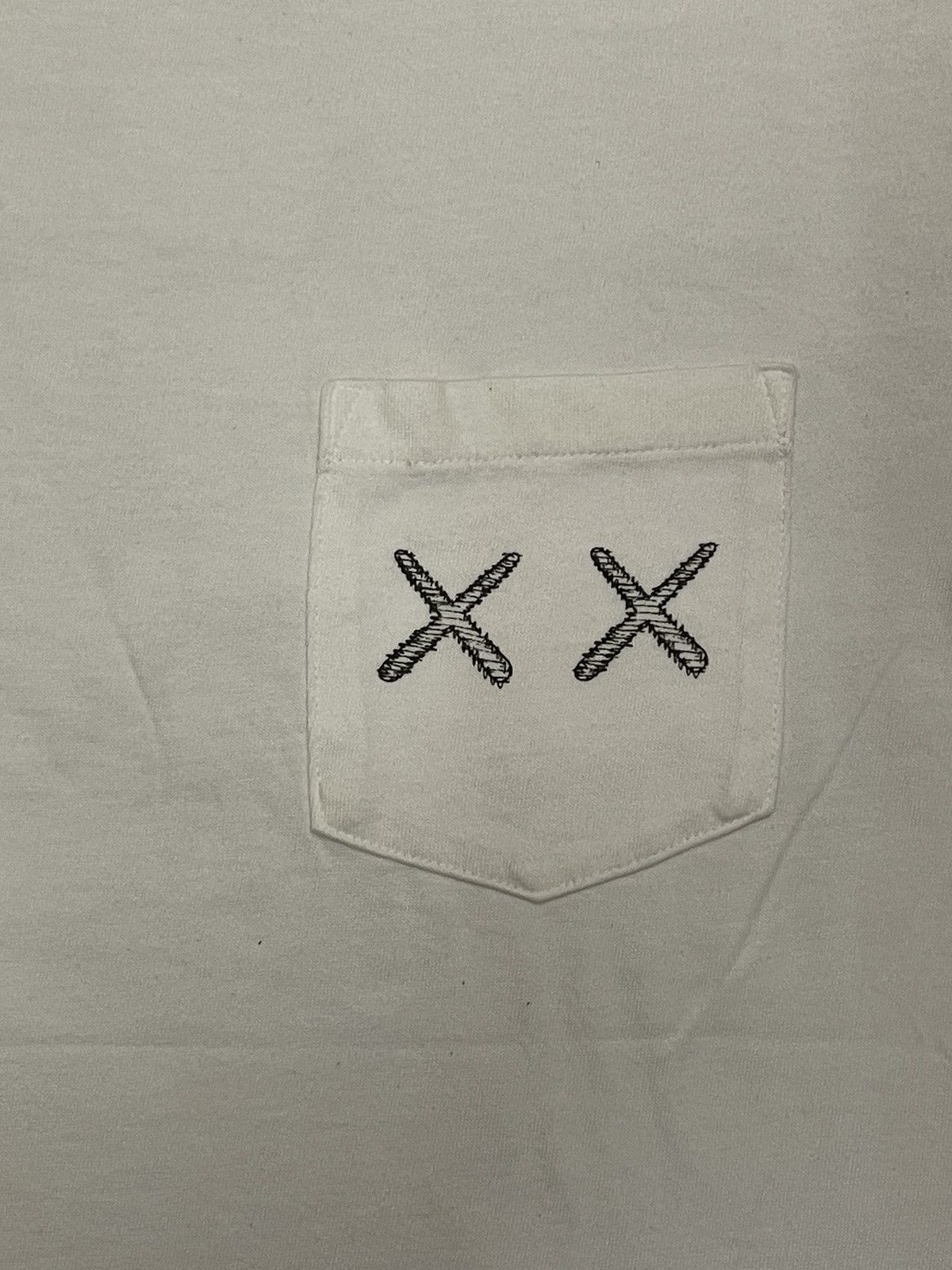Japanese Brand Kaws Tee Large / Uniqlo / Akira / Bape Size US L / EU 52-54 / 3 - 2 Thumbnail