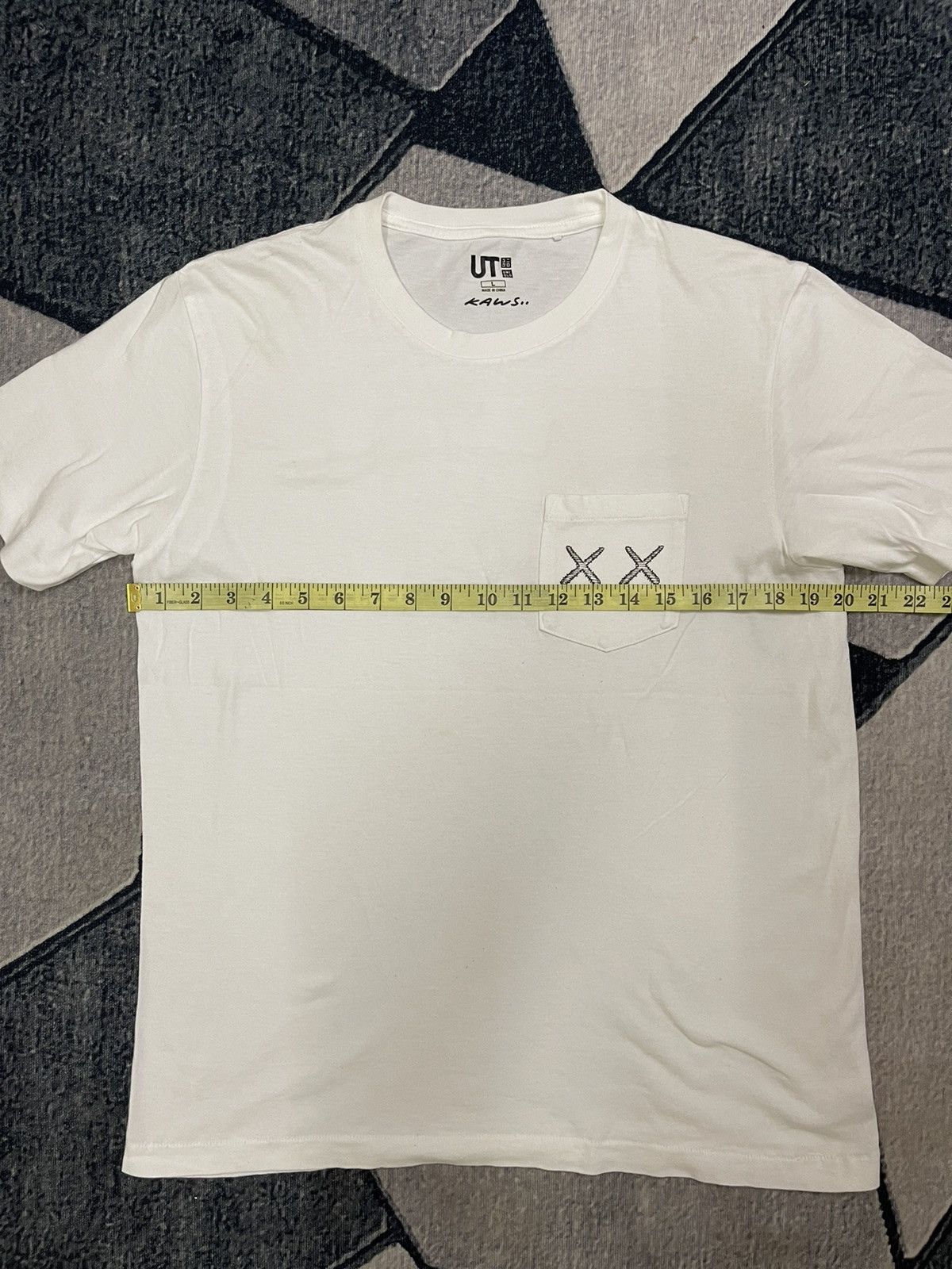 Japanese Brand Kaws Tee Large / Uniqlo / Akira / Bape Size US L / EU 52-54 / 3 - 5 Thumbnail