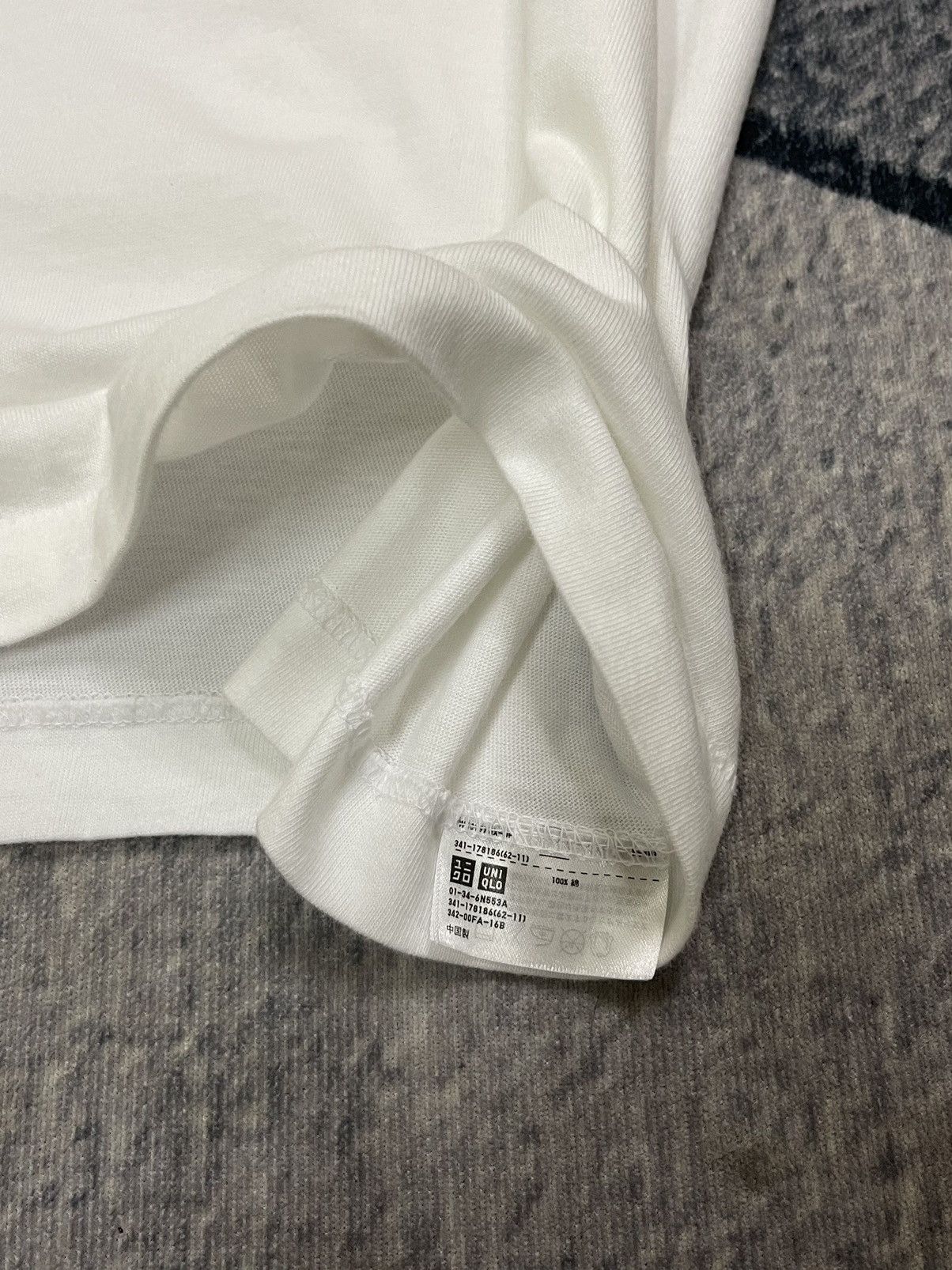 Japanese Brand Kaws Tee Large / Uniqlo / Akira / Bape Size US L / EU 52-54 / 3 - 7 Thumbnail