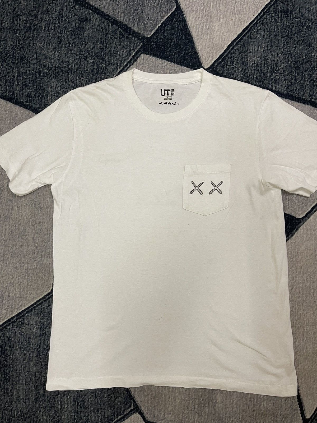 Japanese Brand Kaws Tee Large / Uniqlo / Akira / Bape Size US L / EU 52-54 / 3 - 1 Thumbnail