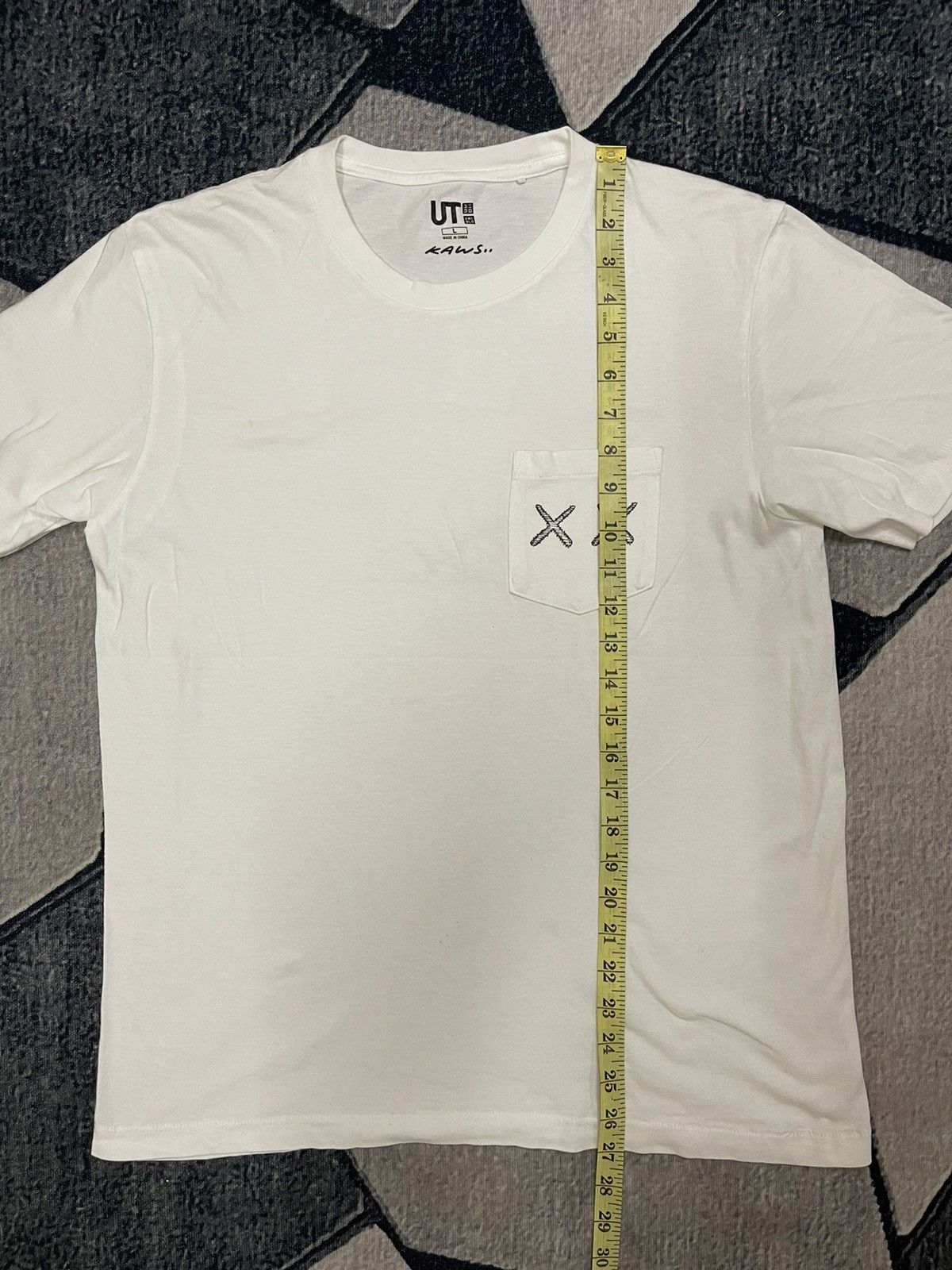 Japanese Brand Kaws Tee Large / Uniqlo / Akira / Bape Size US L / EU 52-54 / 3 - 4 Thumbnail